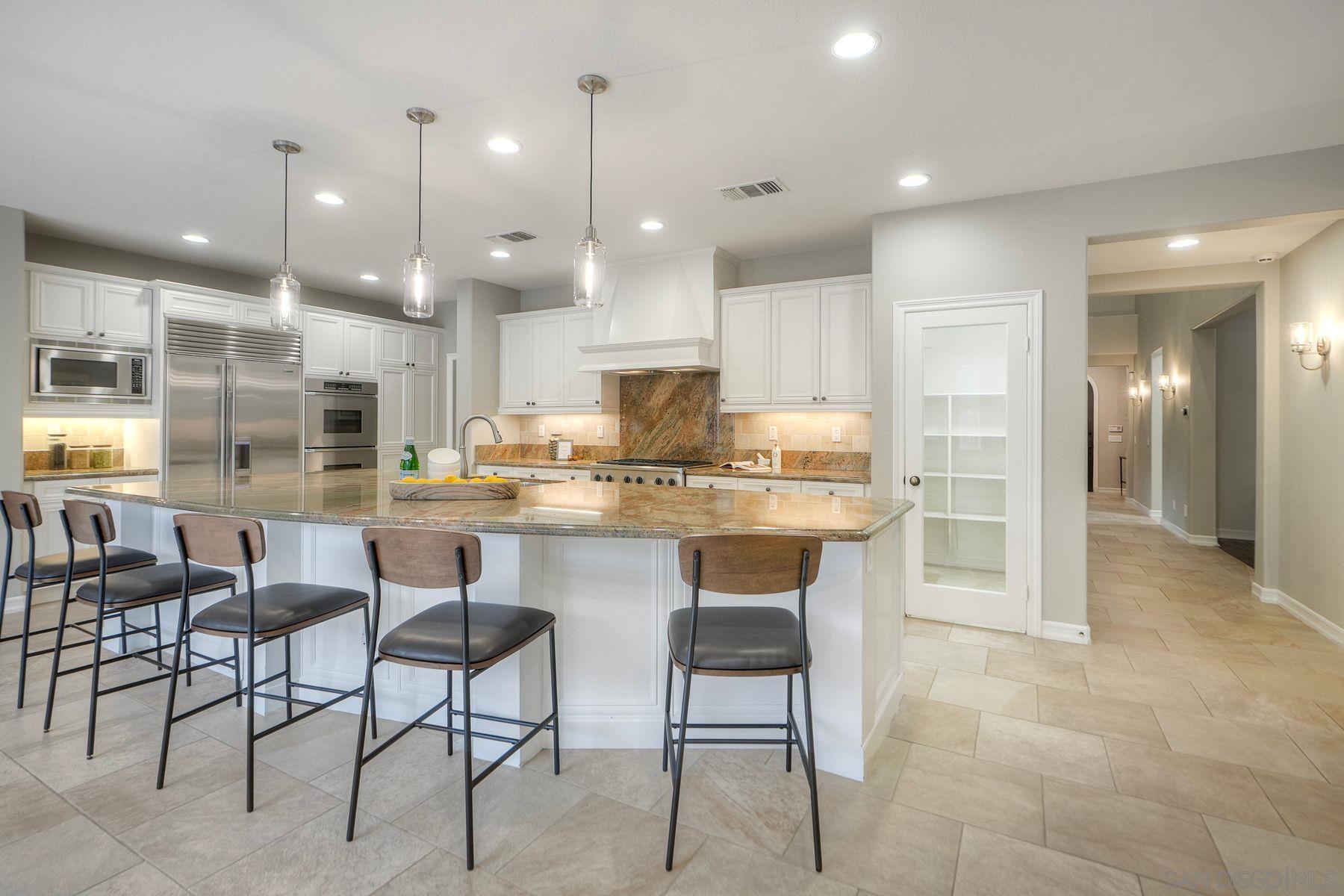 Detail Gallery Image 11 of 65 For 7327  Circulo Papayo, Carlsbad,  CA 92009 - 5 Beds | 4/1 Baths