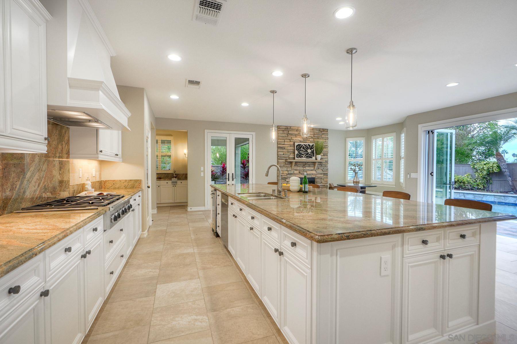 Detail Gallery Image 12 of 65 For 7327  Circulo Papayo, Carlsbad,  CA 92009 - 5 Beds | 4/1 Baths