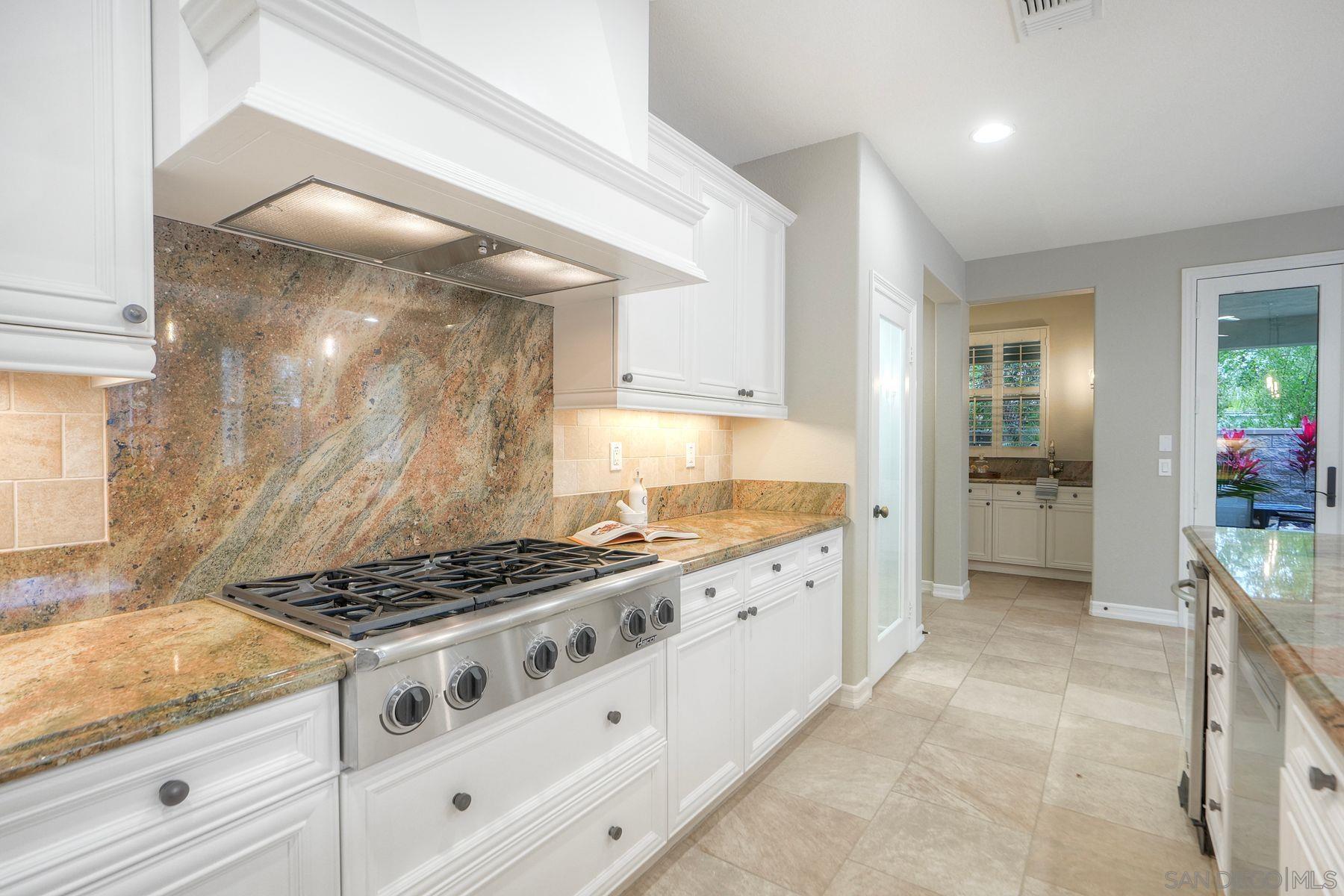 Detail Gallery Image 13 of 65 For 7327  Circulo Papayo, Carlsbad,  CA 92009 - 5 Beds | 4/1 Baths