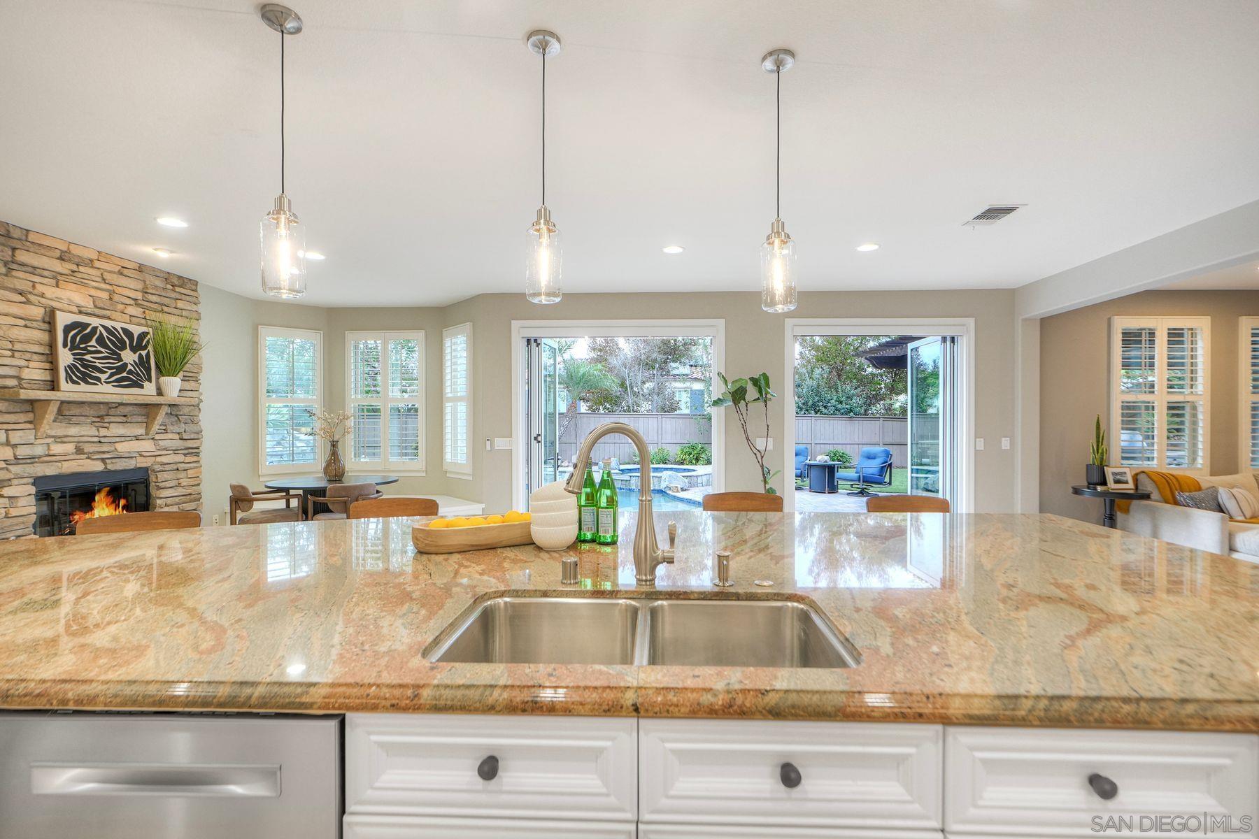 Detail Gallery Image 15 of 65 For 7327  Circulo Papayo, Carlsbad,  CA 92009 - 5 Beds | 4/1 Baths