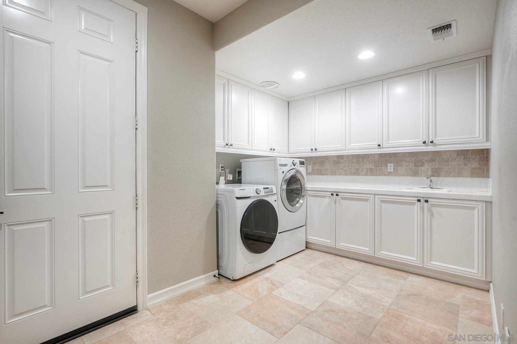 Detail Gallery Image 29 of 65 For 7327  Circulo Papayo, Carlsbad,  CA 92009 - 5 Beds | 4/1 Baths