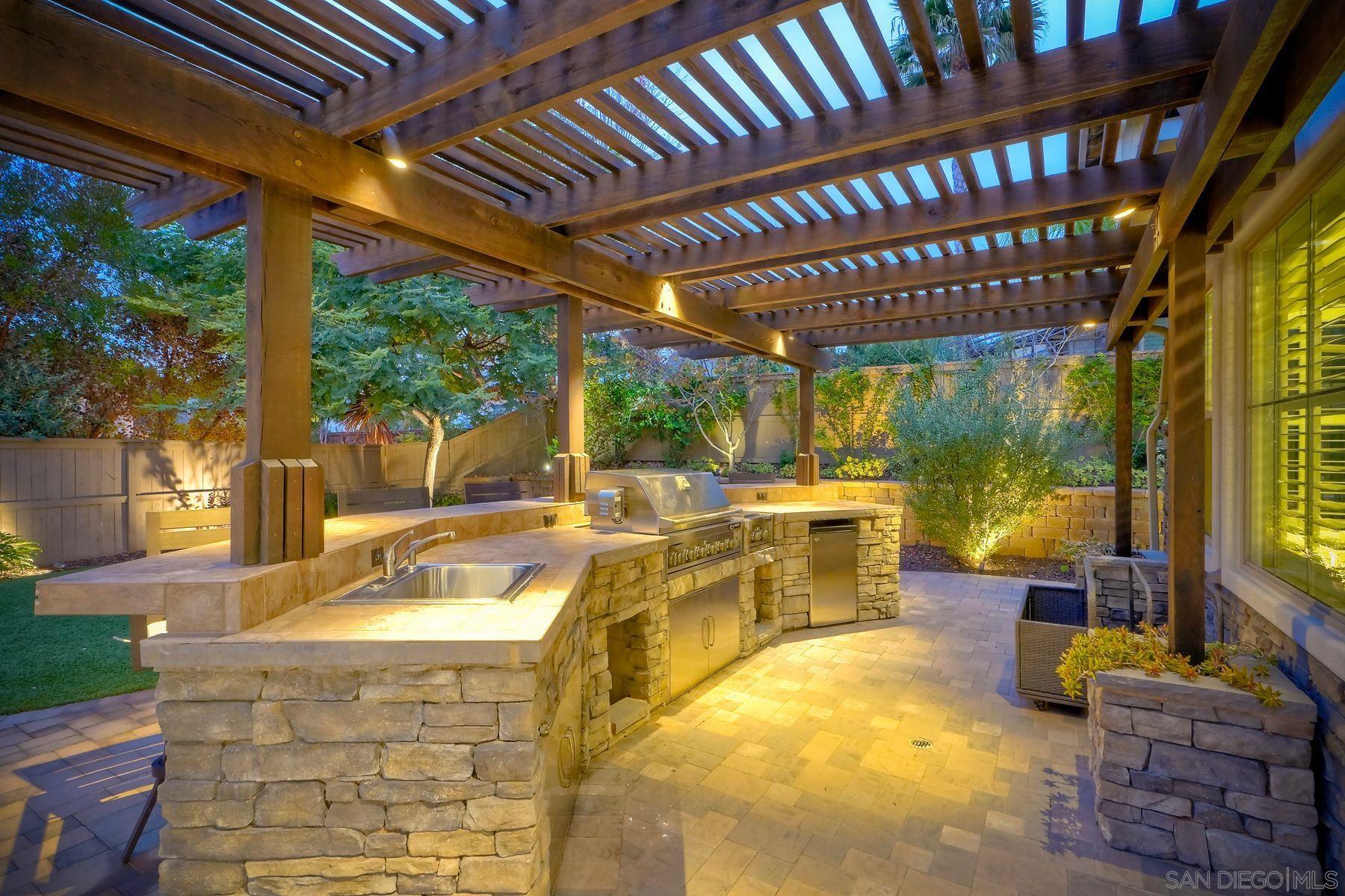 Detail Gallery Image 6 of 65 For 7327  Circulo Papayo, Carlsbad,  CA 92009 - 5 Beds | 4/1 Baths