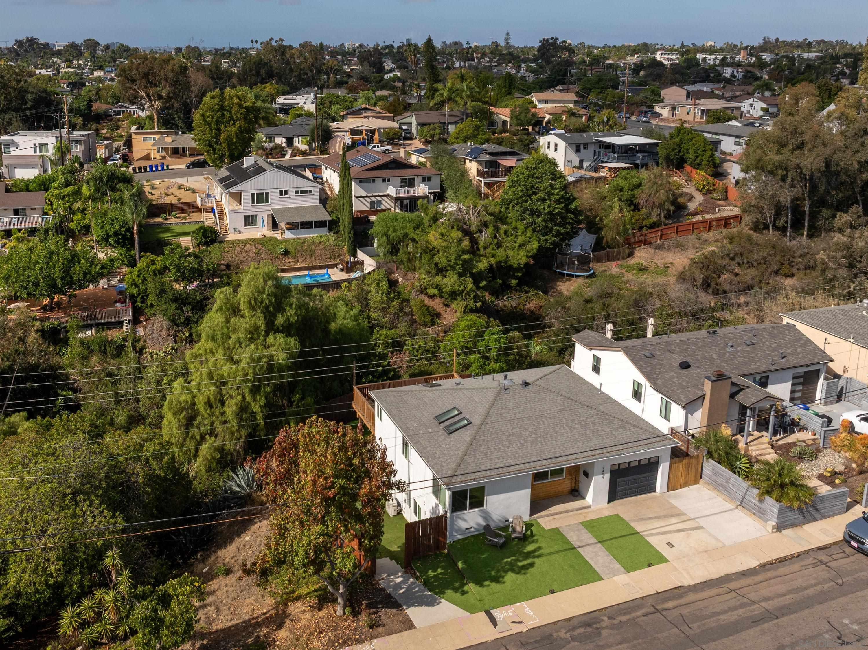 Detail Gallery Image 14 of 19 For 2404  Montclair St, San Diego,  CA 92104 - 4 Beds | 3 Baths