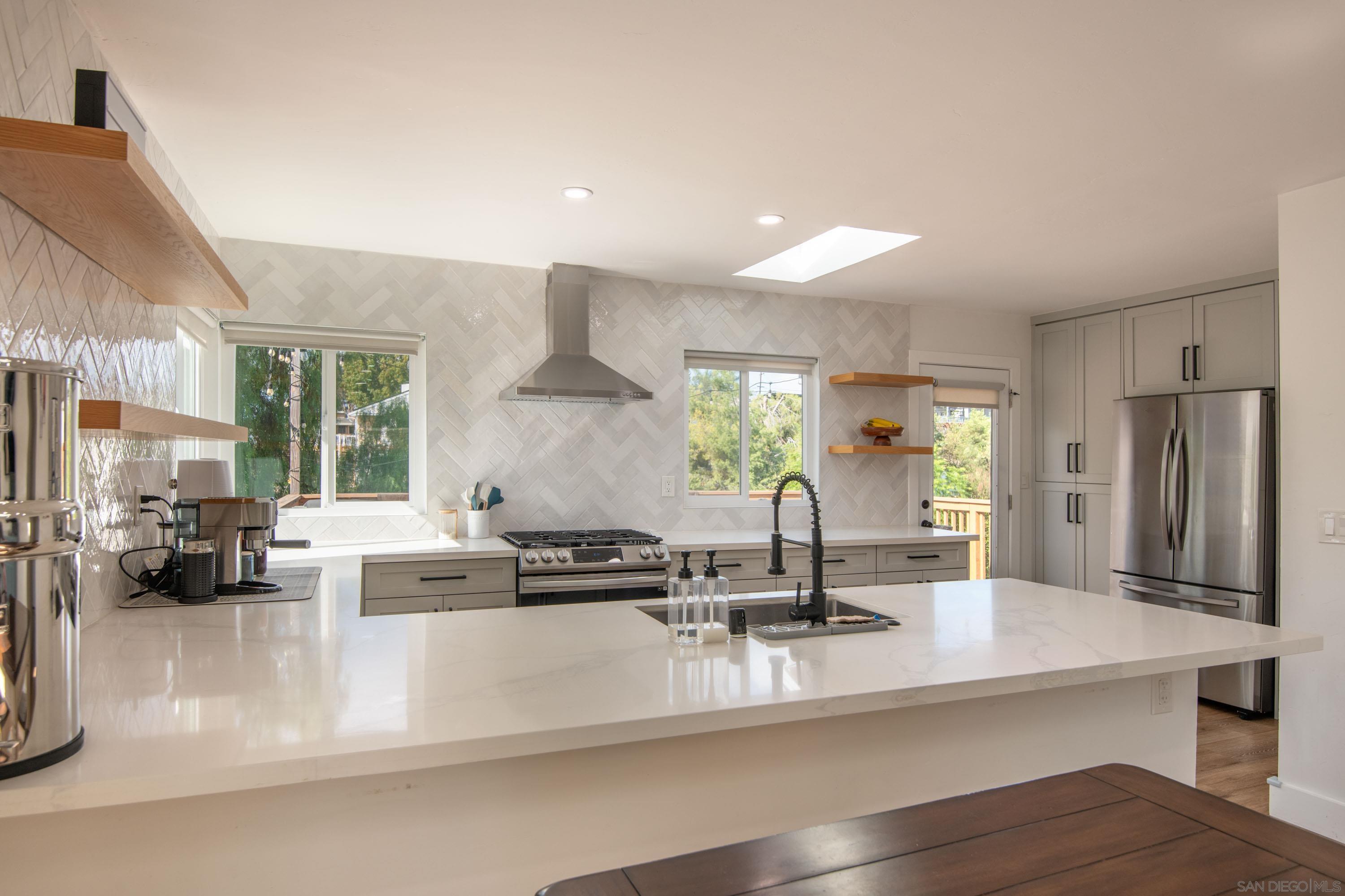 Detail Gallery Image 4 of 19 For 2404  Montclair St, San Diego,  CA 92104 - 4 Beds | 3 Baths