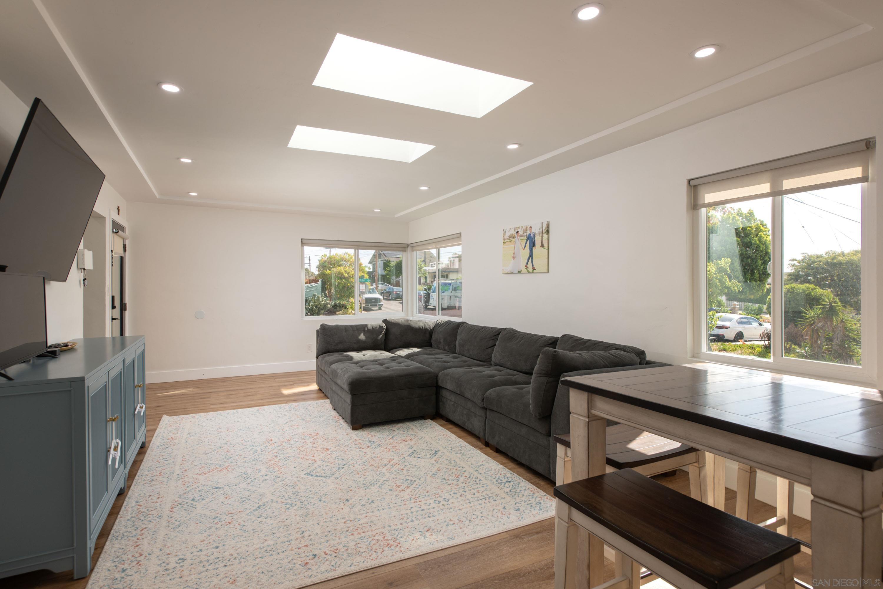 Detail Gallery Image 7 of 19 For 2404  Montclair St, San Diego,  CA 92104 - 4 Beds | 3 Baths