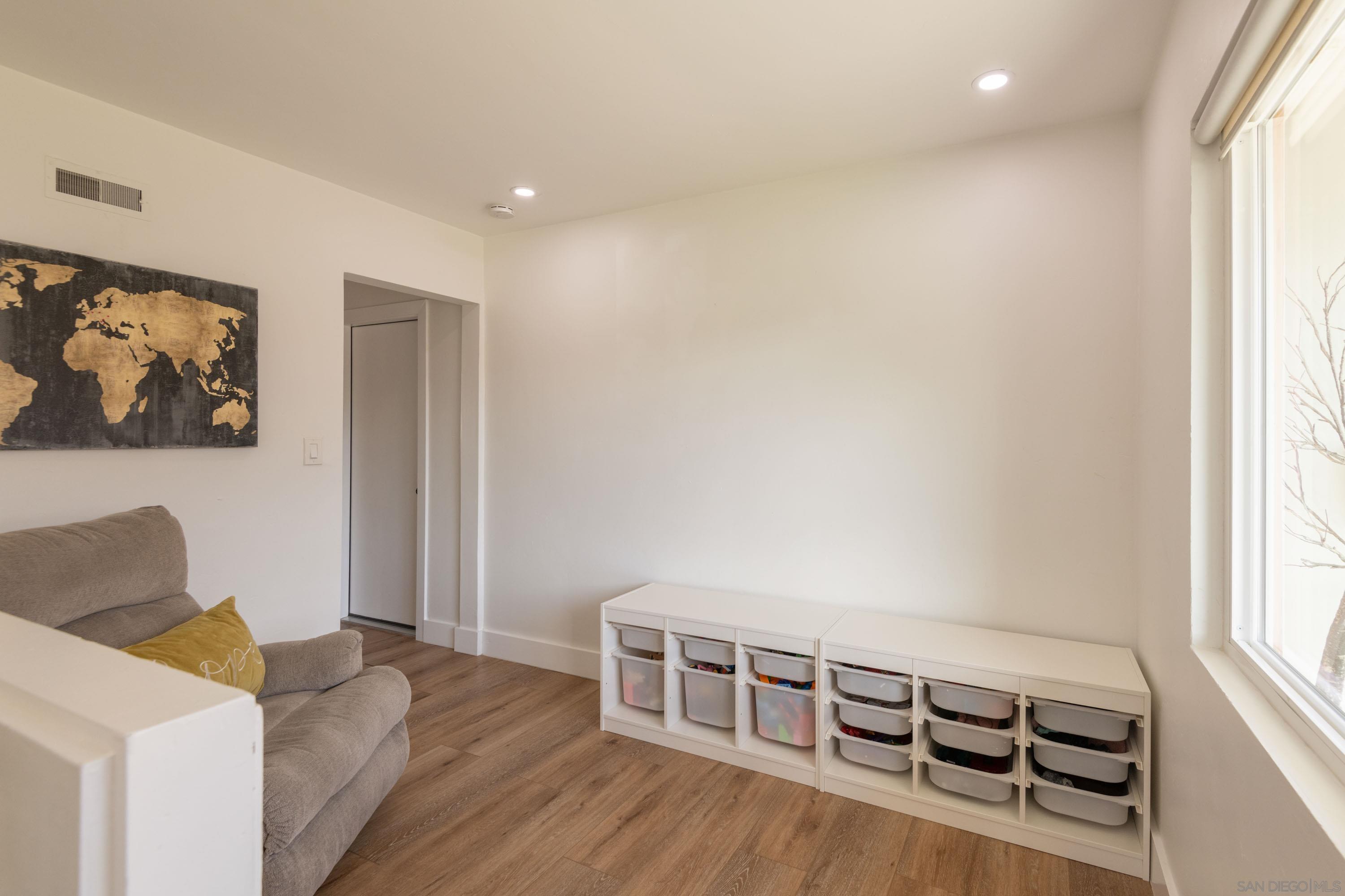 Detail Gallery Image 8 of 27 For 2404  Montclair St, San Diego,  CA 92104 - 4 Beds | 3 Baths