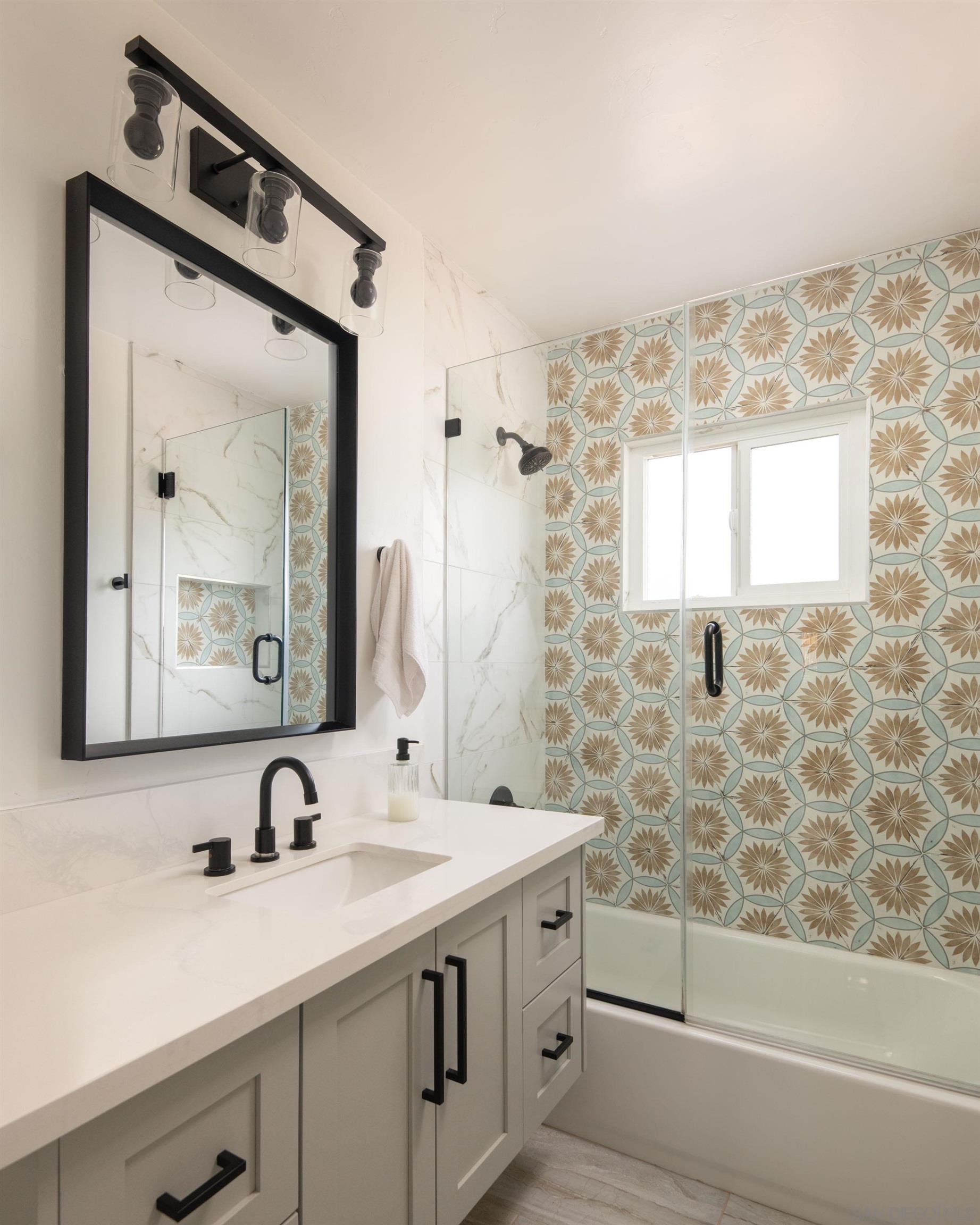 Detail Gallery Image 8 of 19 For 2404  Montclair St, San Diego,  CA 92104 - 4 Beds | 3 Baths