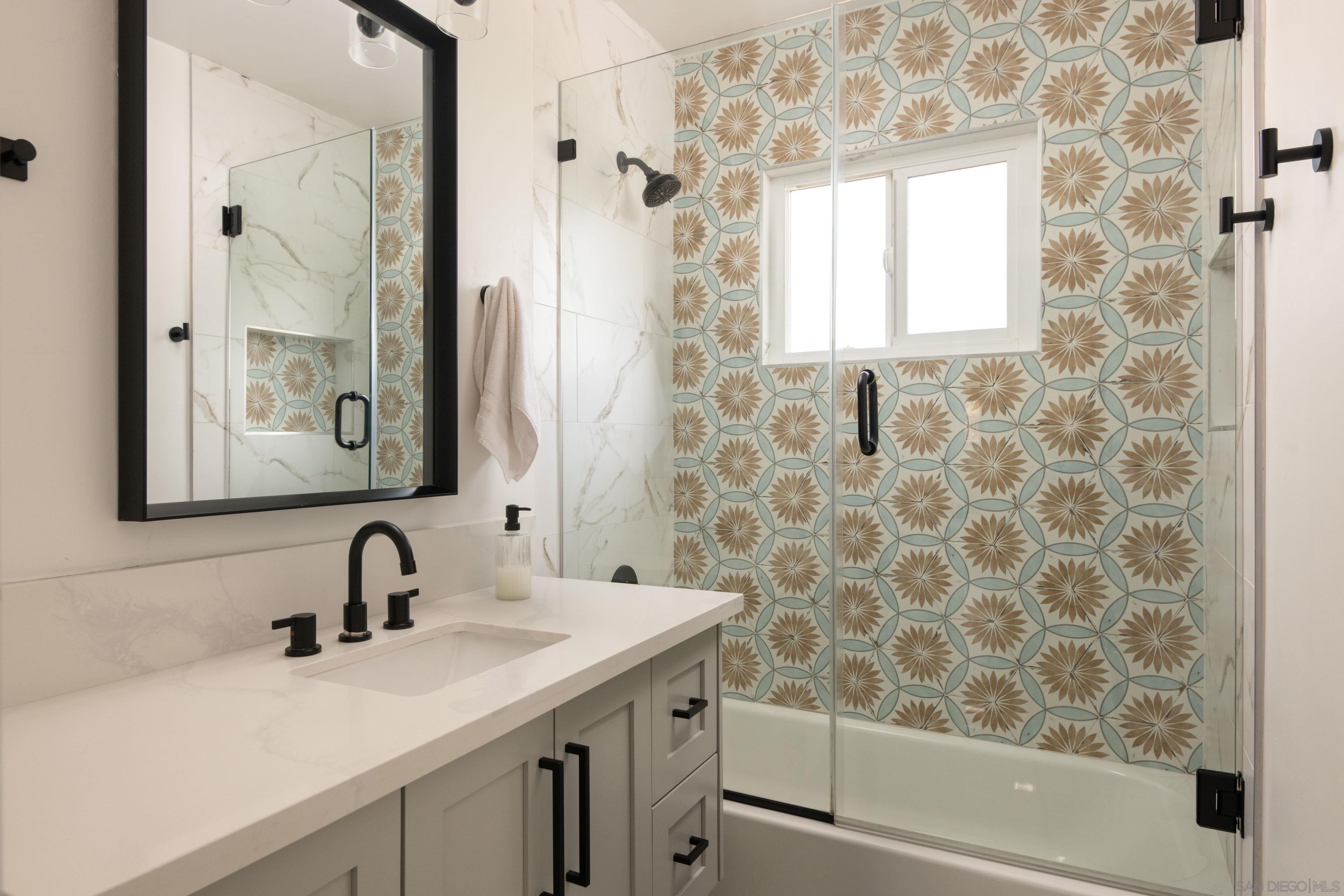 Detail Gallery Image 10 of 27 For 2404  Montclair St, San Diego,  CA 92104 - 4 Beds | 3 Baths