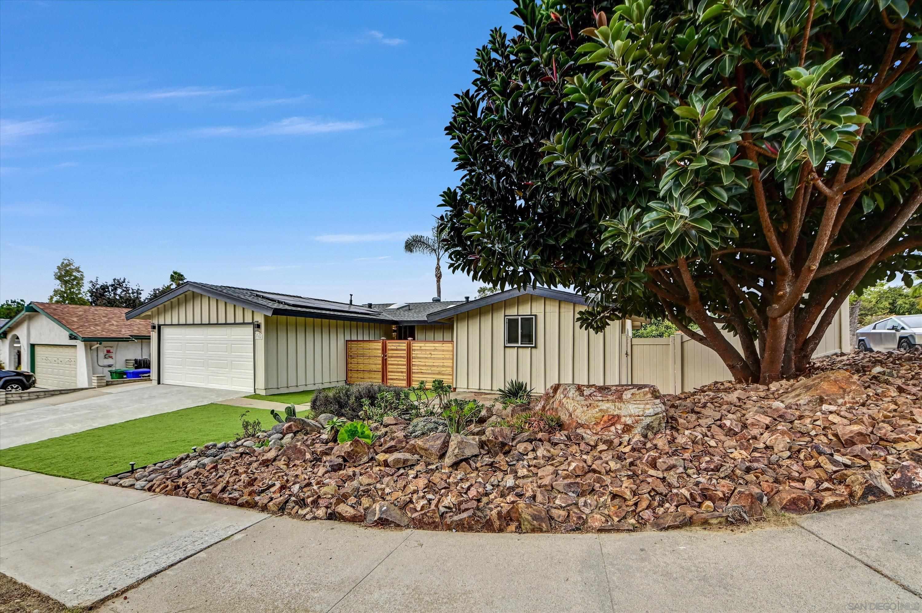 Detail Gallery Image 2 of 29 For 3904  Sherbourne Dr, Oceanside,  CA 92056 - 4 Beds | 2 Baths