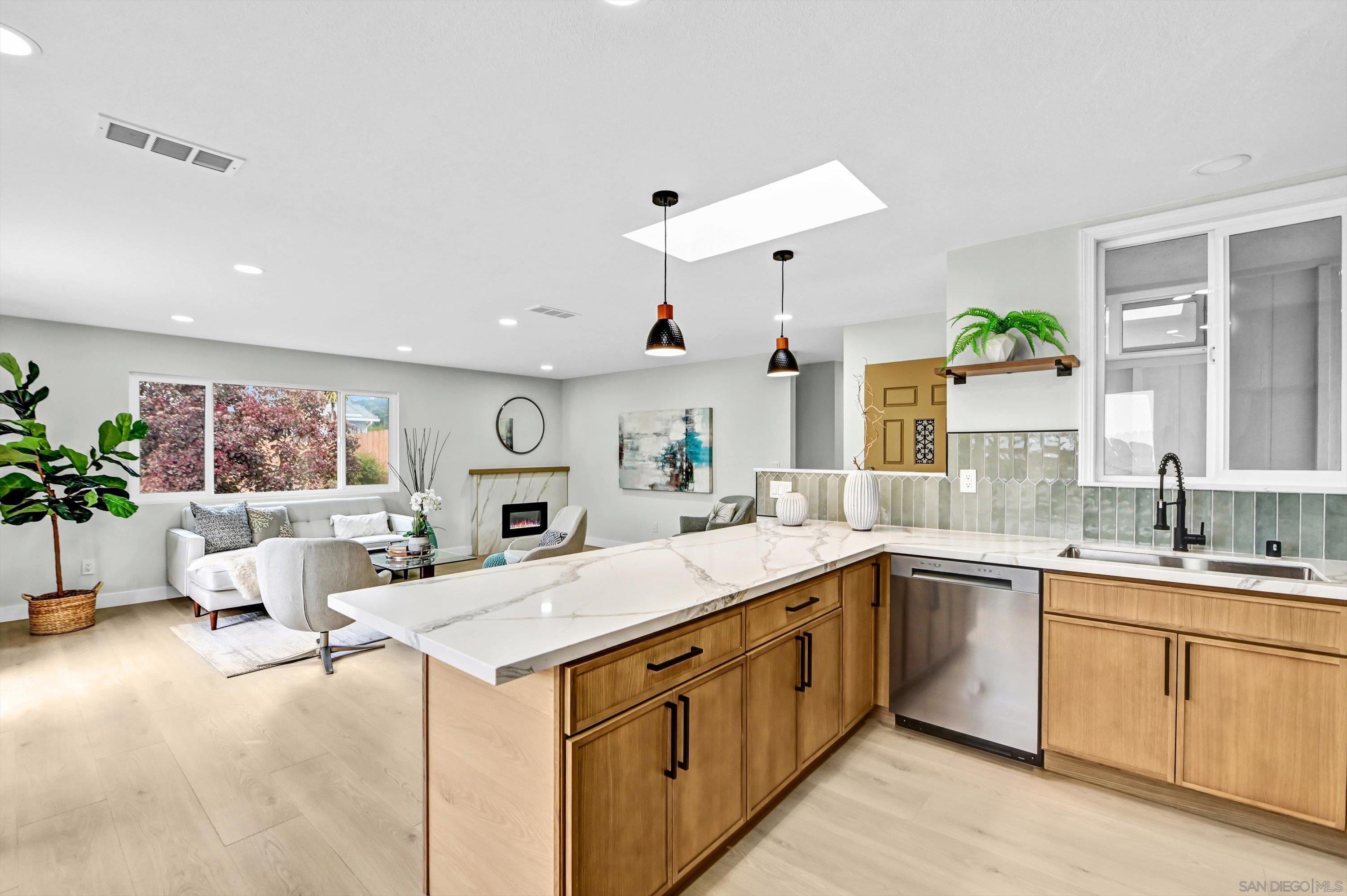 Detail Gallery Image 11 of 29 For 3904  Sherbourne Dr, Oceanside,  CA 92056 - 4 Beds | 2 Baths