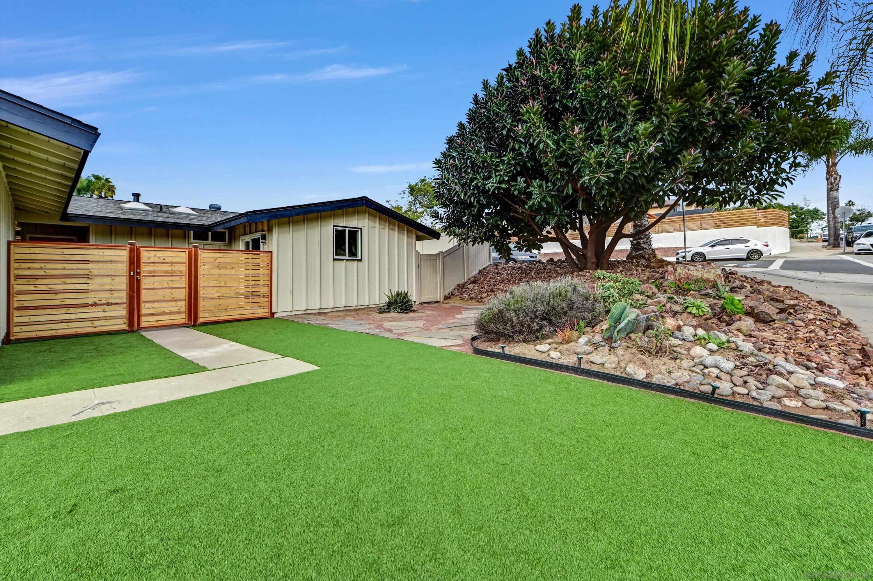 Detail Gallery Image 4 of 29 For 3904  Sherbourne Dr, Oceanside,  CA 92056 - 4 Beds | 2 Baths