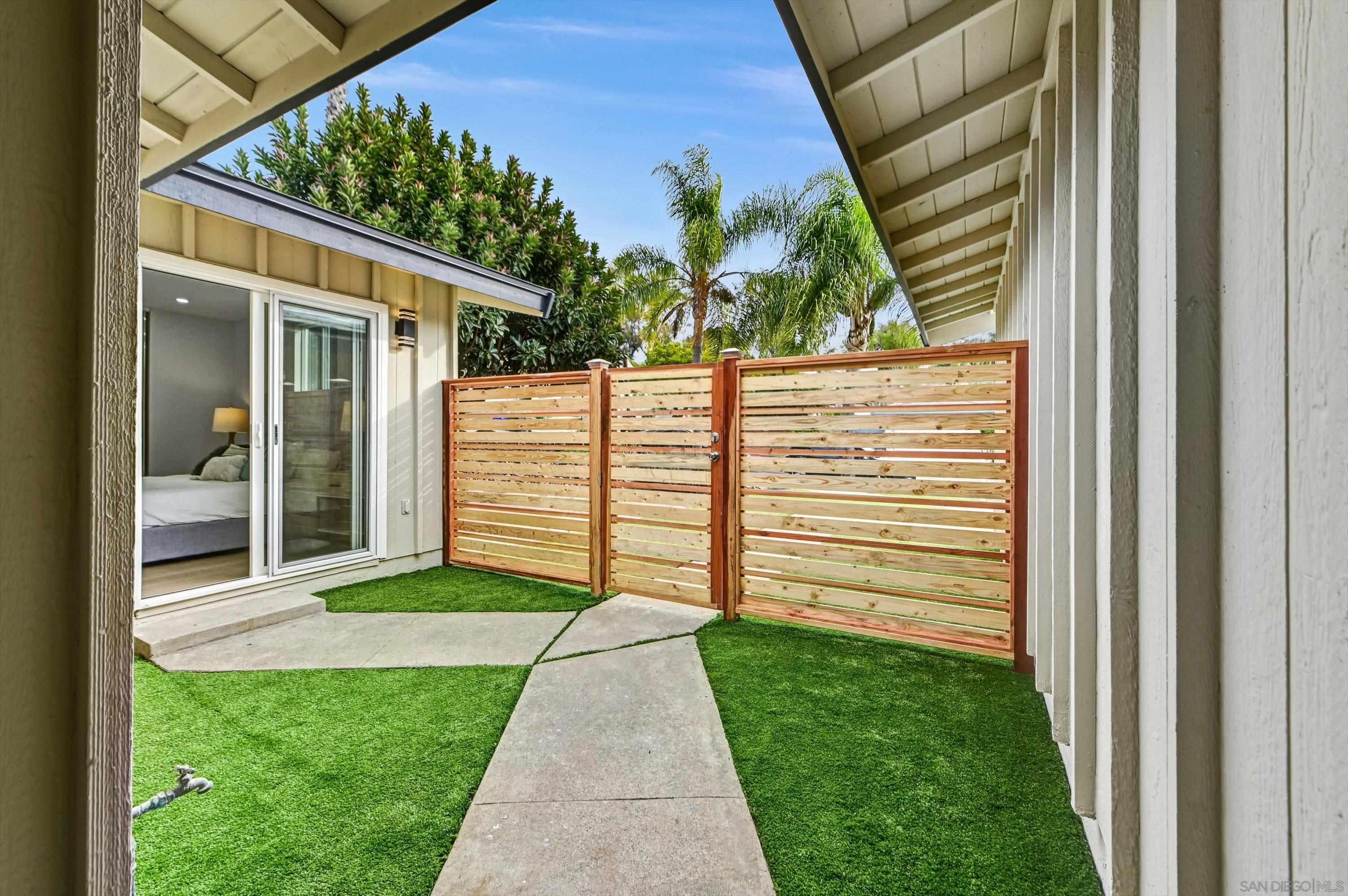 Detail Gallery Image 5 of 29 For 3904  Sherbourne Dr, Oceanside,  CA 92056 - 4 Beds | 2 Baths