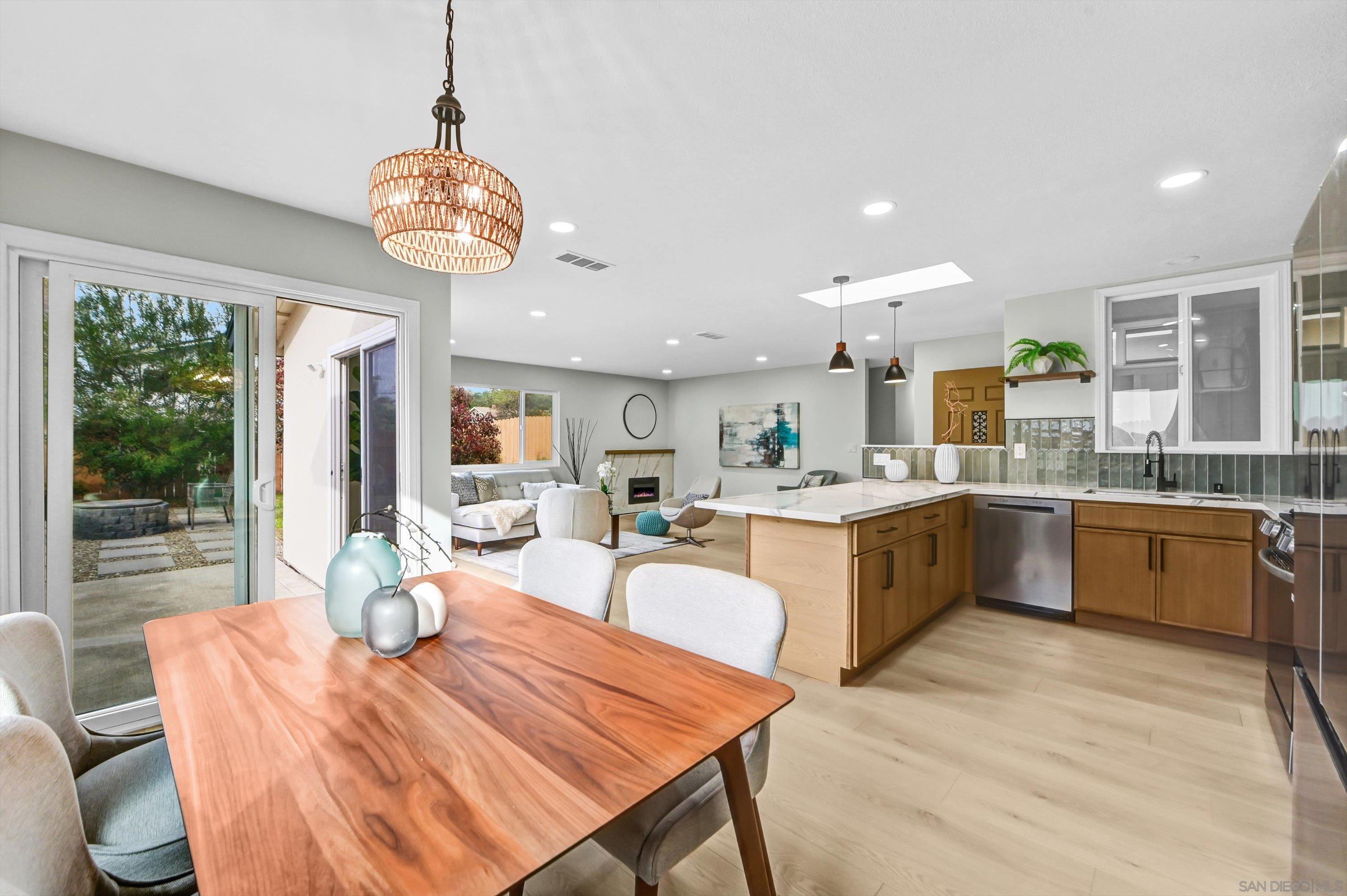 Detail Gallery Image 7 of 29 For 3904  Sherbourne Dr, Oceanside,  CA 92056 - 4 Beds | 2 Baths