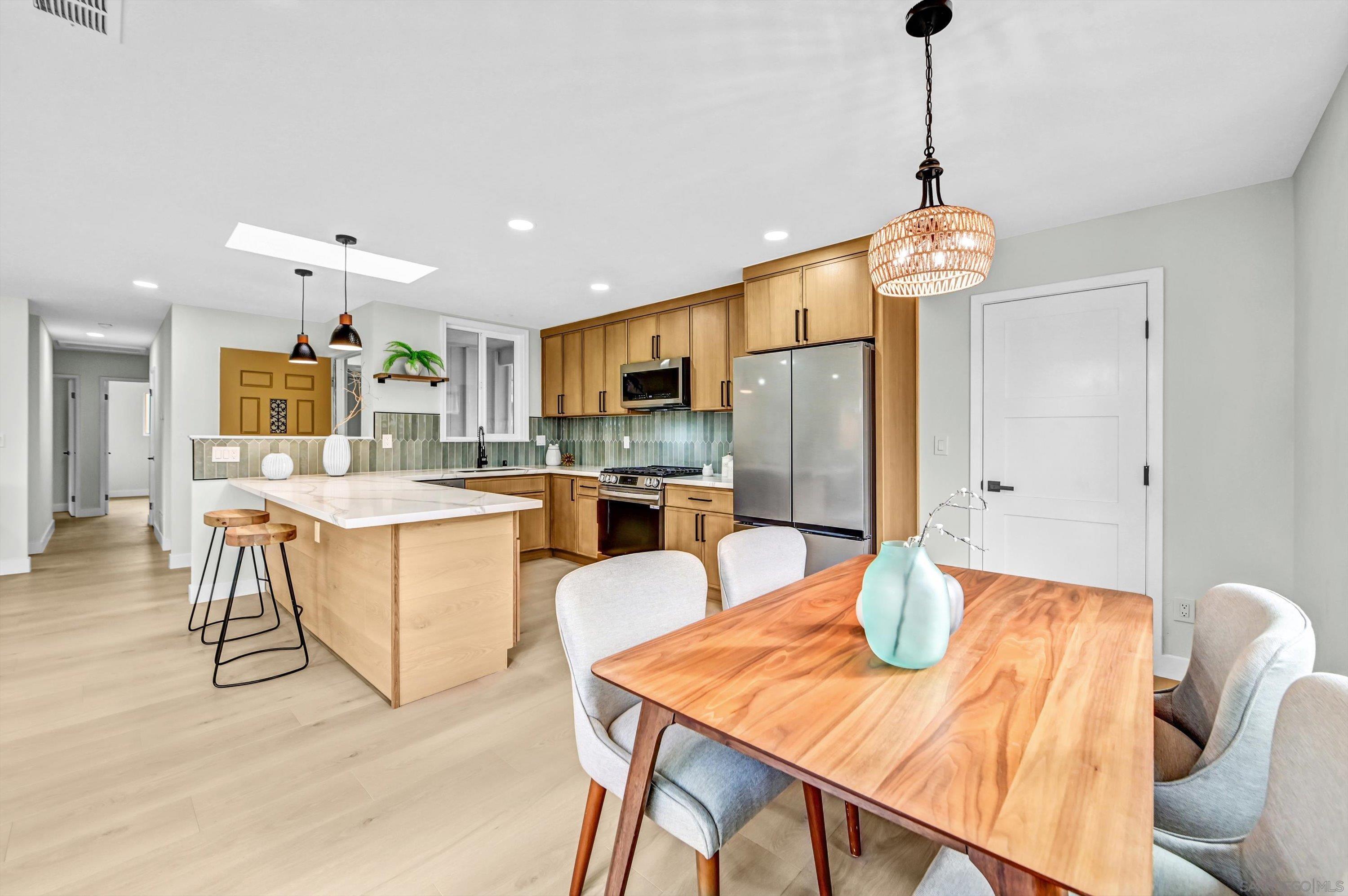 Detail Gallery Image 8 of 29 For 3904  Sherbourne Dr, Oceanside,  CA 92056 - 4 Beds | 2 Baths