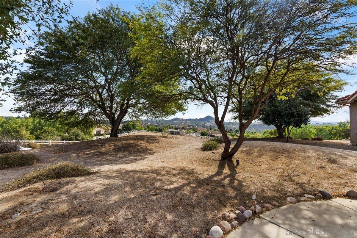 Detail Gallery Image 9 of 71 For 31252  North Star Way, Valley Center,  CA 92082 - 5 Beds | 3 Baths