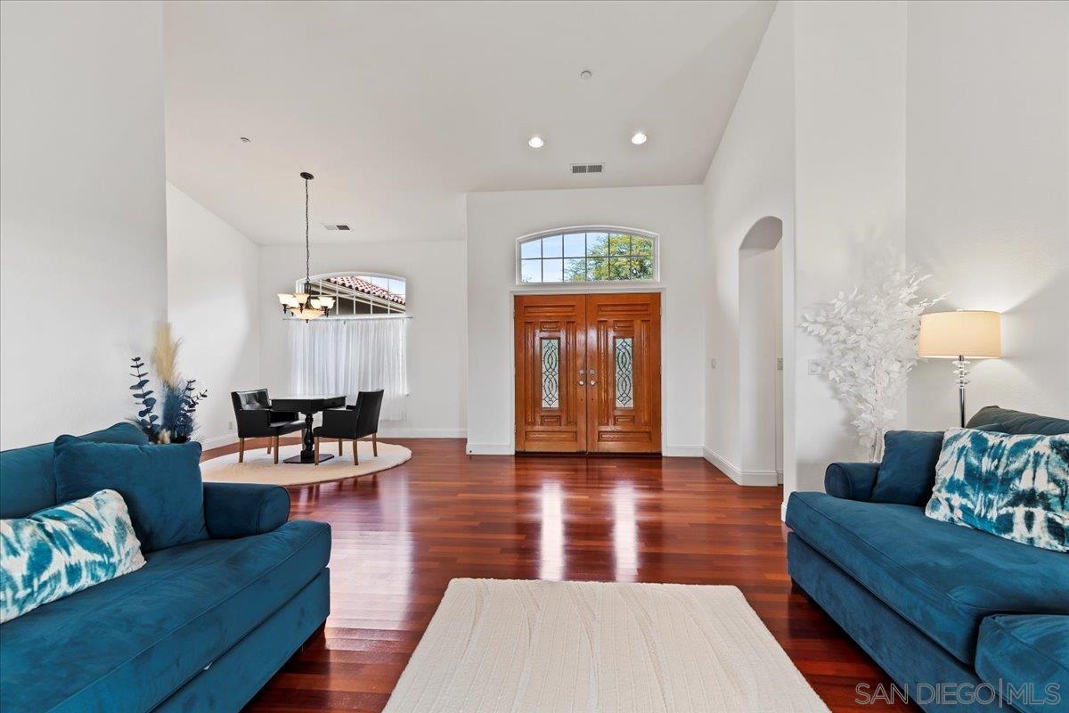 Detail Gallery Image 10 of 71 For 31252  North Star Way, Valley Center,  CA 92082 - 5 Beds | 3 Baths