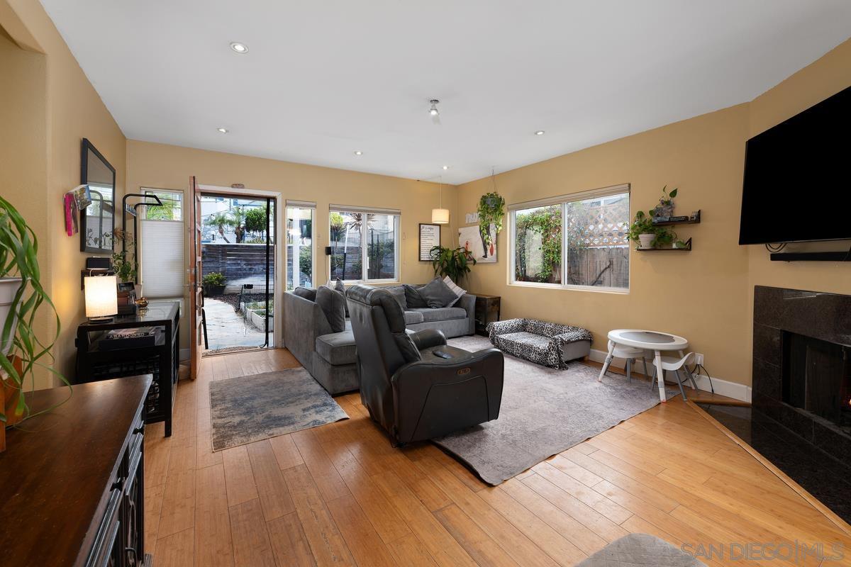 Detail Gallery Image 2 of 23 For 2866  Eagle St, San Diego,  CA 92103 - 3 Beds | 2 Baths