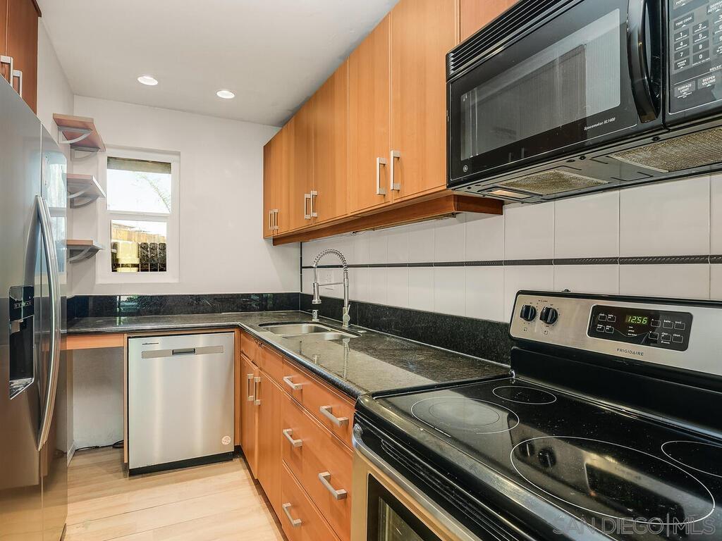 Detail Gallery Image 10 of 37 For 150  E St  #A1,  Chula Vista,  CA 91910 - 4 Beds | 1/1 Baths