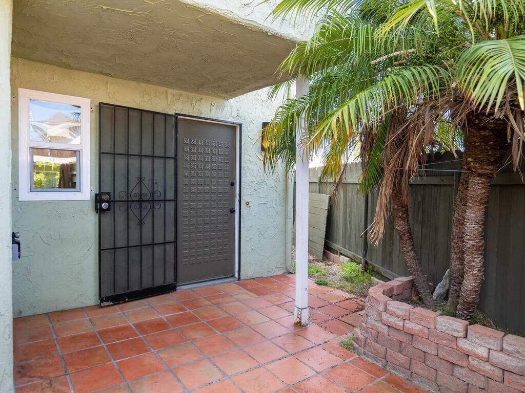 Detail Gallery Image 3 of 37 For 150  E St  #A1,  Chula Vista,  CA 91910 - 4 Beds | 1/1 Baths