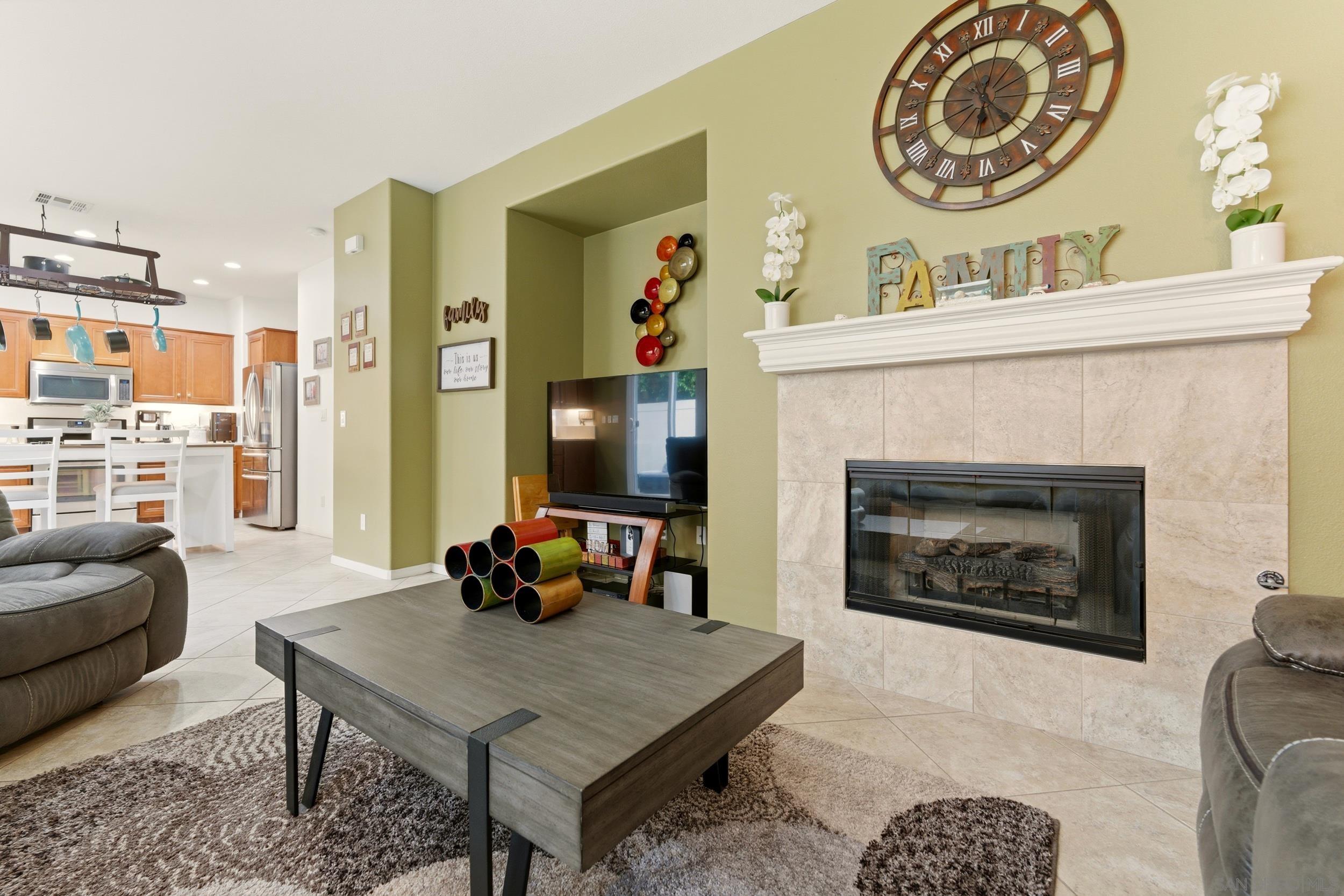 Detail Gallery Image 13 of 51 For 465  Ashbourne Gln, Escondido,  CA 92027 - 4 Beds | 2/1 Baths