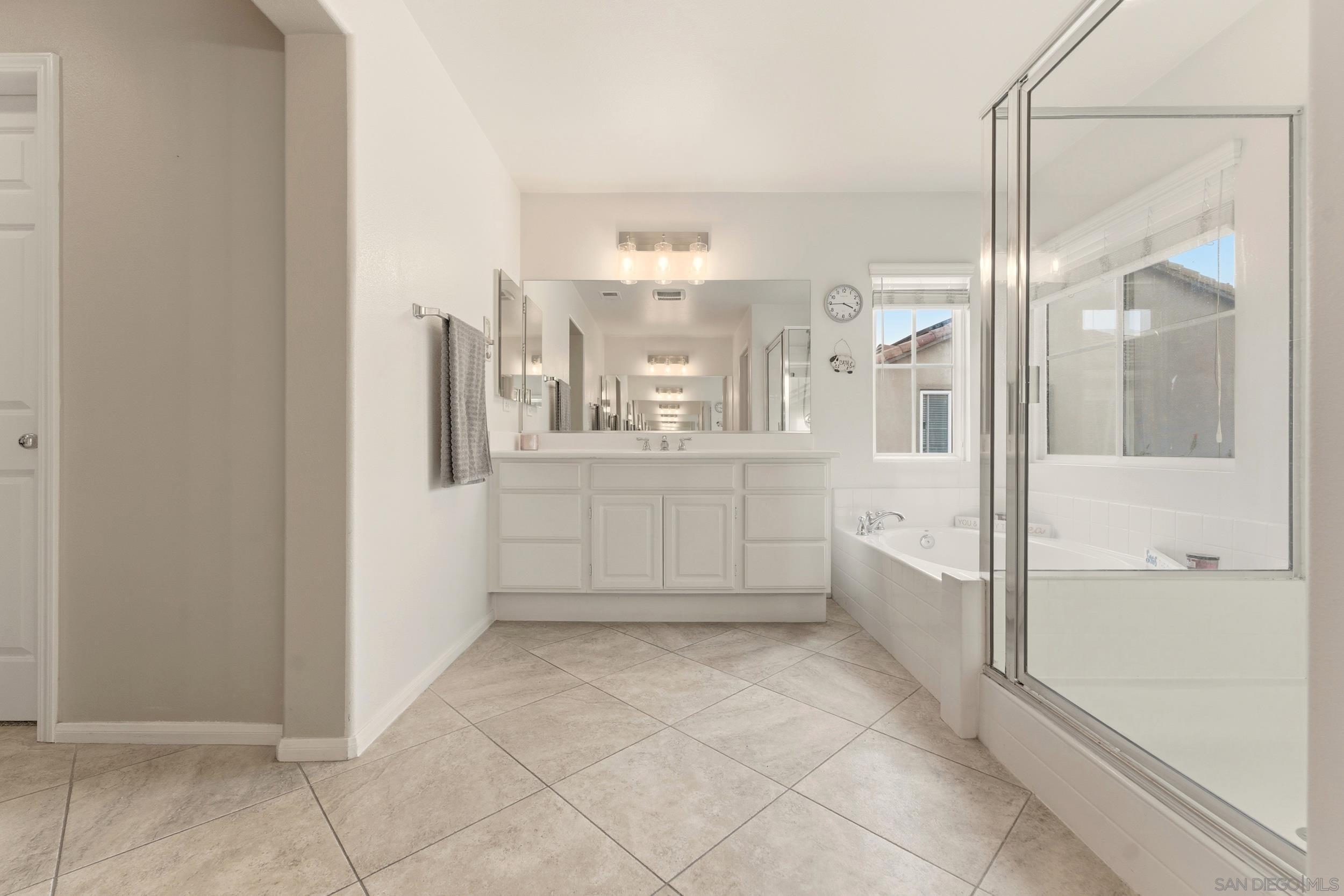 Detail Gallery Image 23 of 51 For 465  Ashbourne Gln, Escondido,  CA 92027 - 4 Beds | 2/1 Baths
