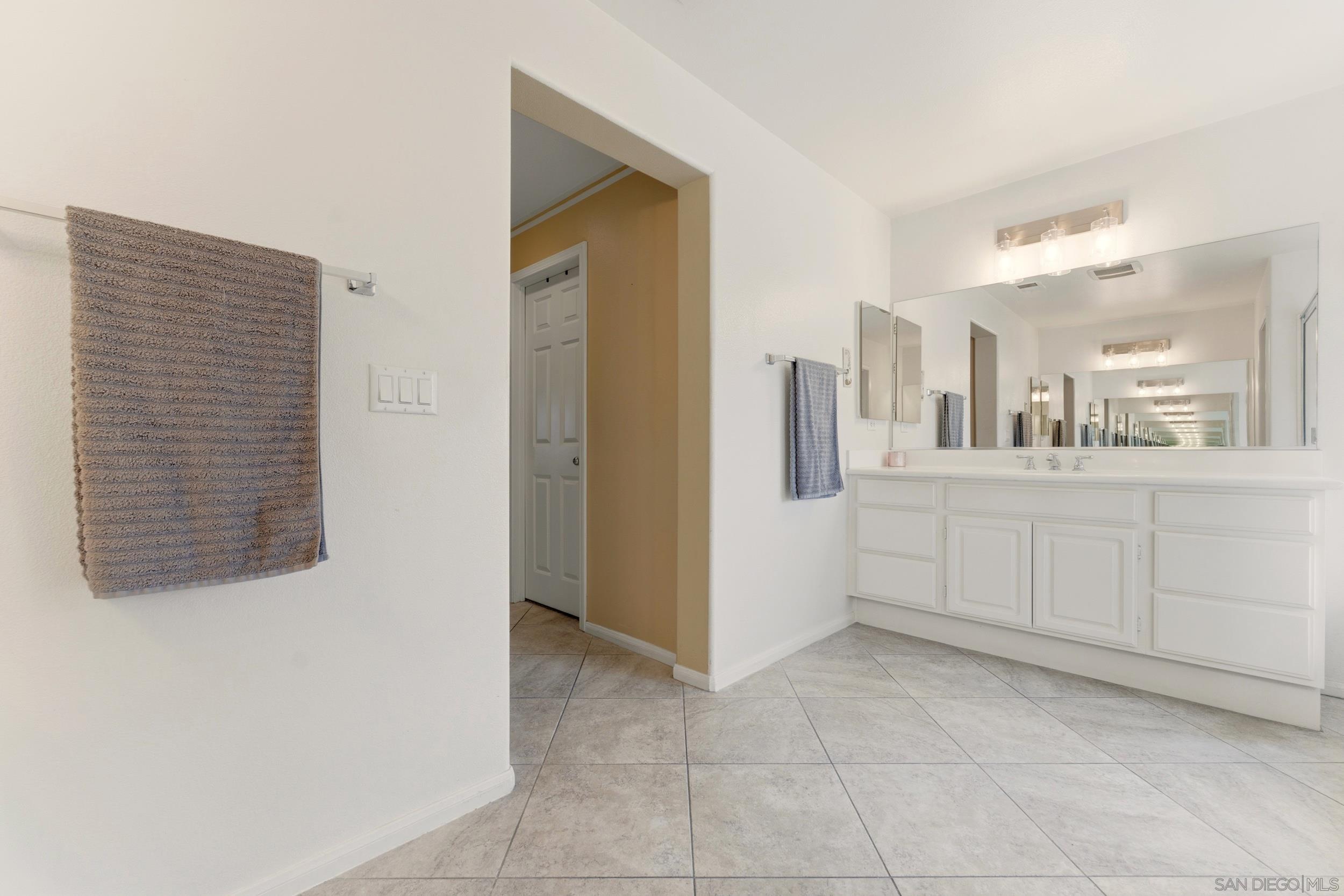 Detail Gallery Image 28 of 51 For 465  Ashbourne Gln, Escondido,  CA 92027 - 4 Beds | 2/1 Baths