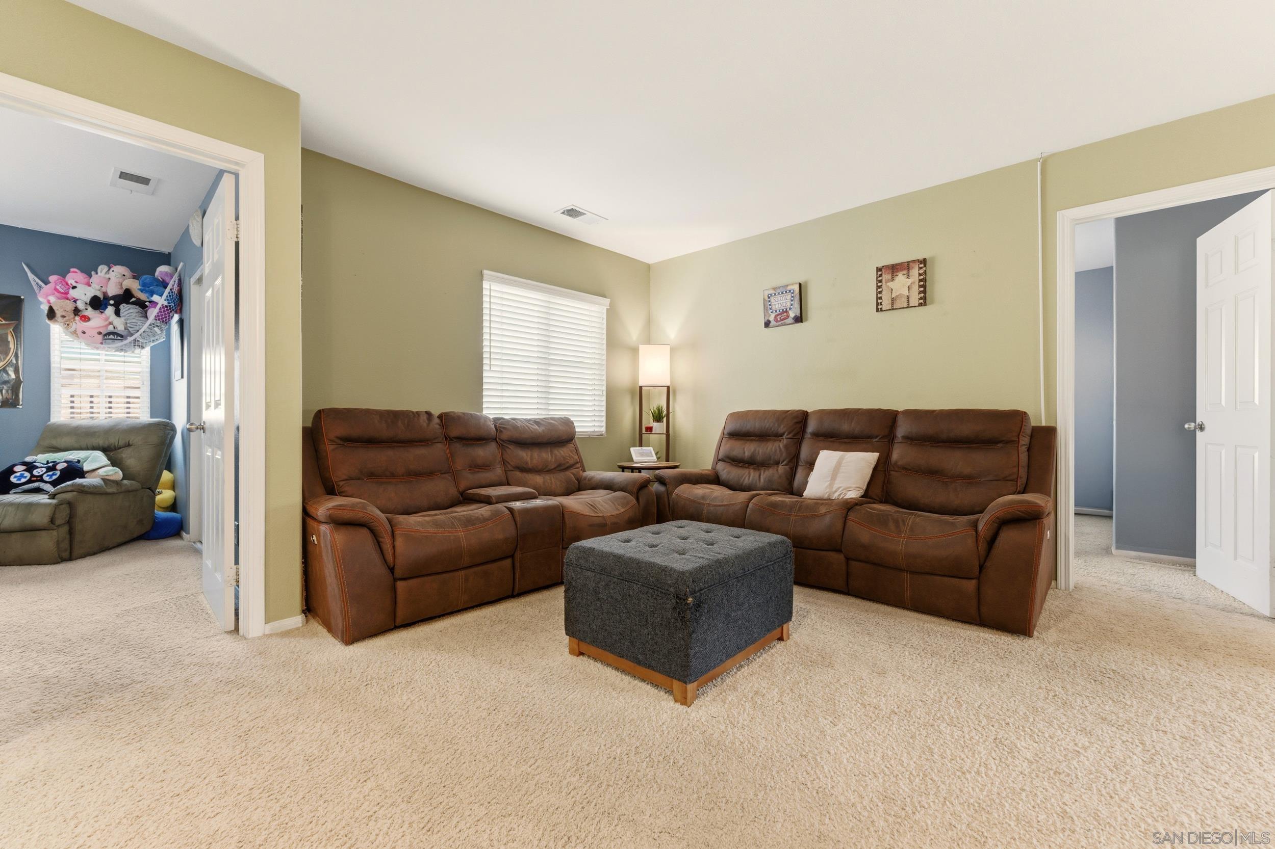 Detail Gallery Image 32 of 51 For 465  Ashbourne Gln, Escondido,  CA 92027 - 4 Beds | 2/1 Baths