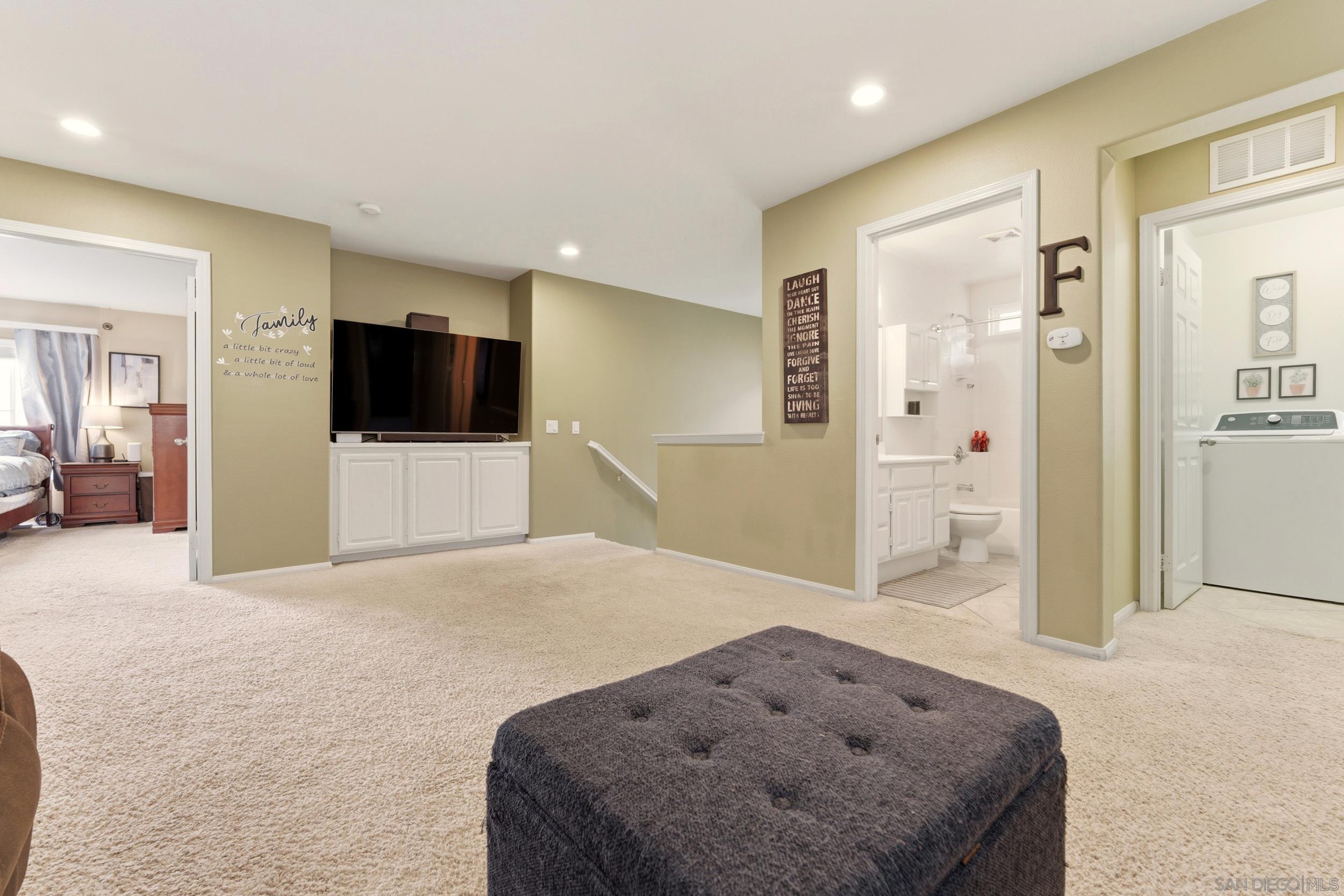 Detail Gallery Image 33 of 51 For 465  Ashbourne Gln, Escondido,  CA 92027 - 4 Beds | 2/1 Baths