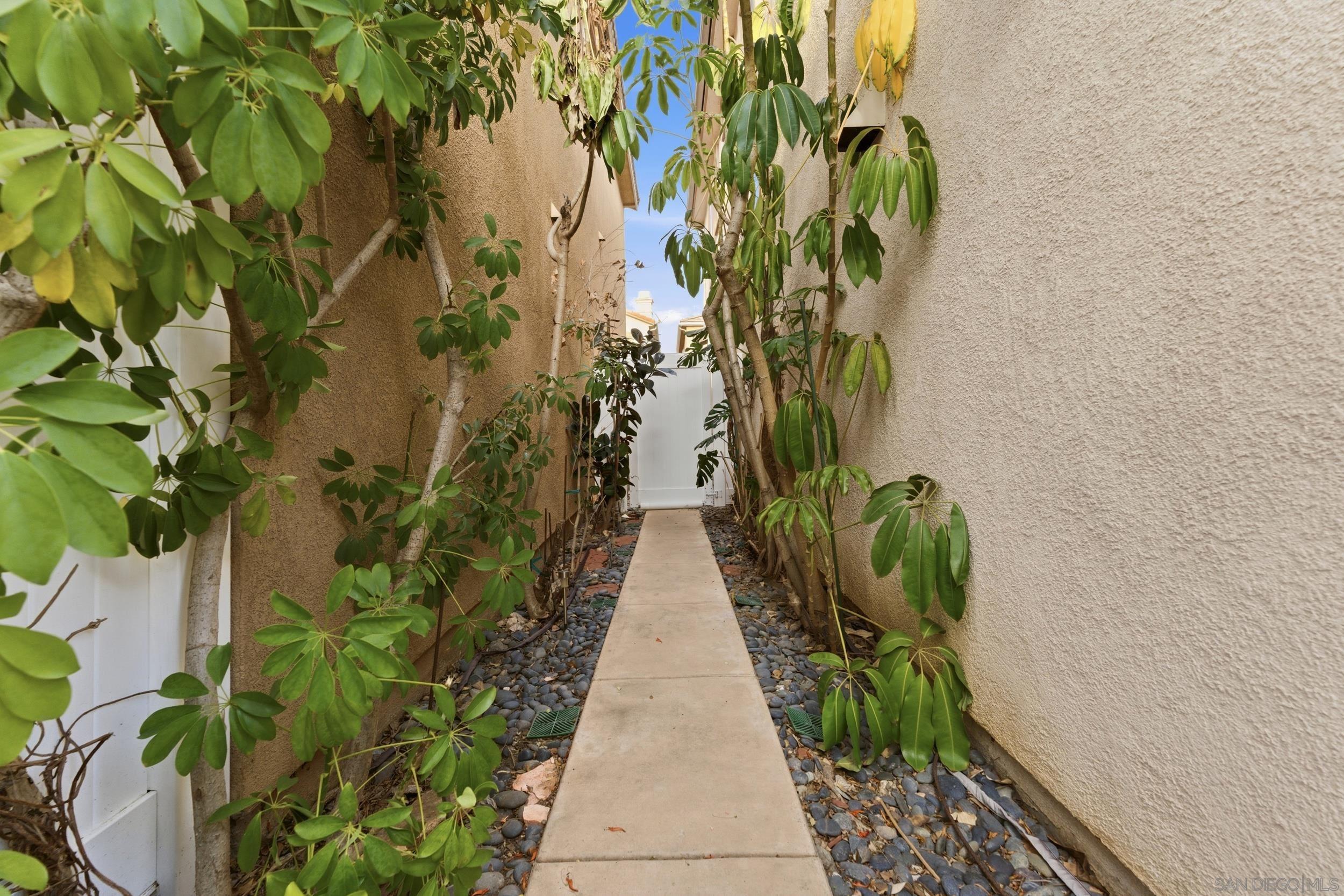 Detail Gallery Image 41 of 51 For 465  Ashbourne Gln, Escondido,  CA 92027 - 4 Beds | 2/1 Baths