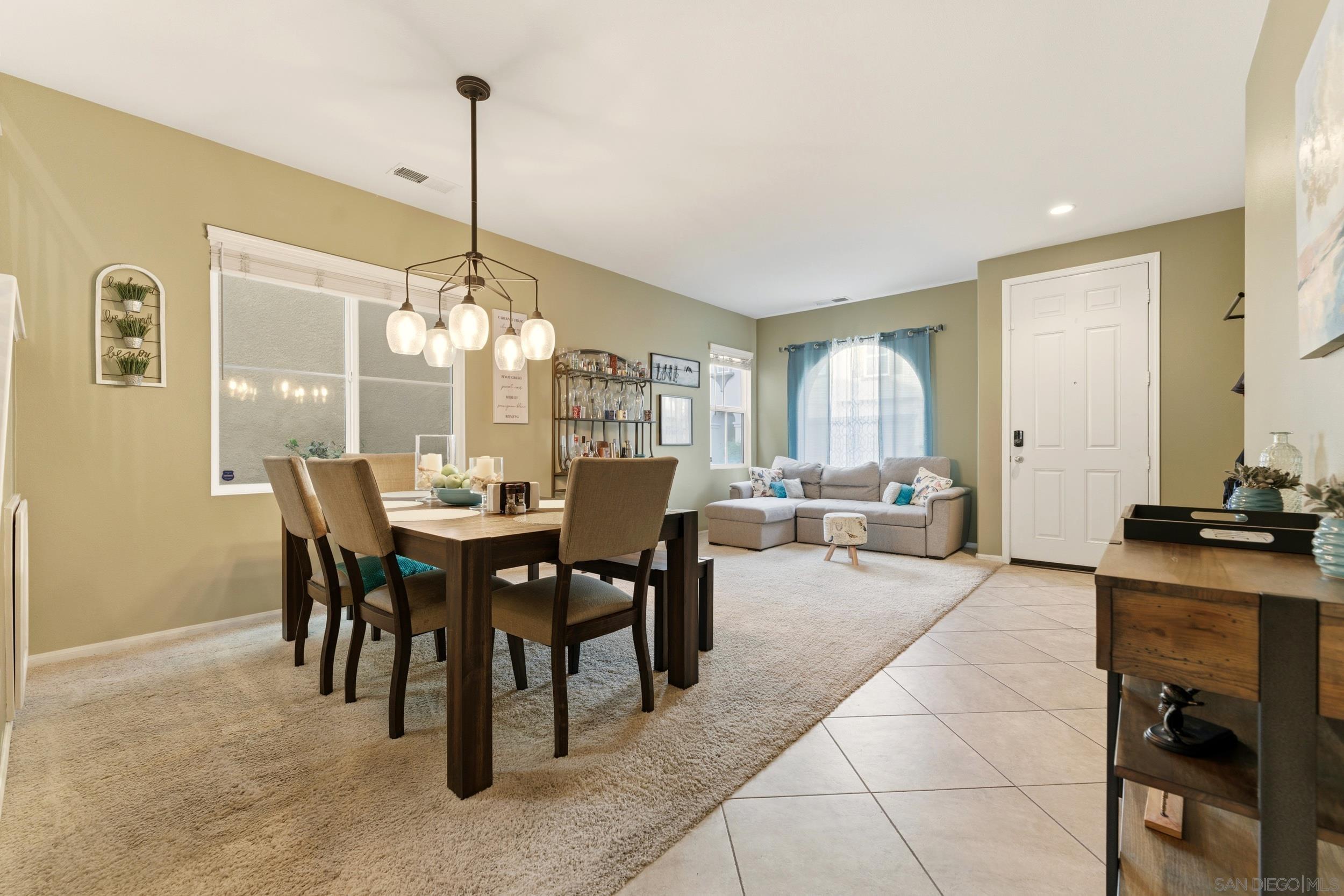 Detail Gallery Image 9 of 51 For 465  Ashbourne Gln, Escondido,  CA 92027 - 4 Beds | 2/1 Baths