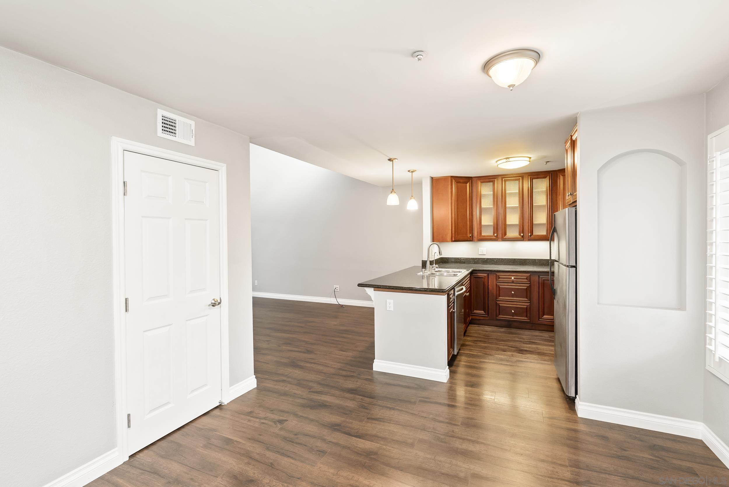 Detail Gallery Image 5 of 40 For 5525  Shasta Lane  #308,  La Mesa,  CA 91942 - 2 Beds | 2 Baths