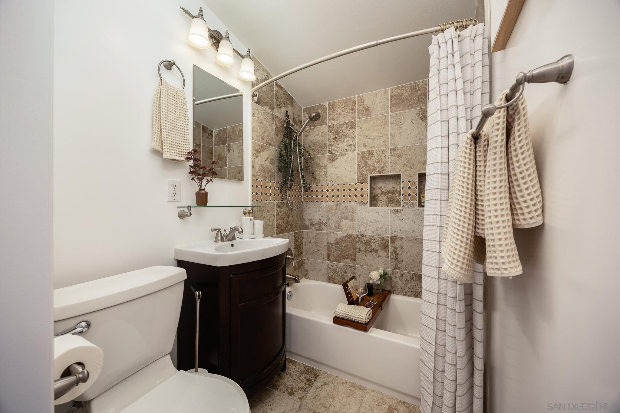 Detail Gallery Image 20 of 34 For 5506  Waring Rd, San Diego,  CA 92120 - 4 Beds | 2 Baths