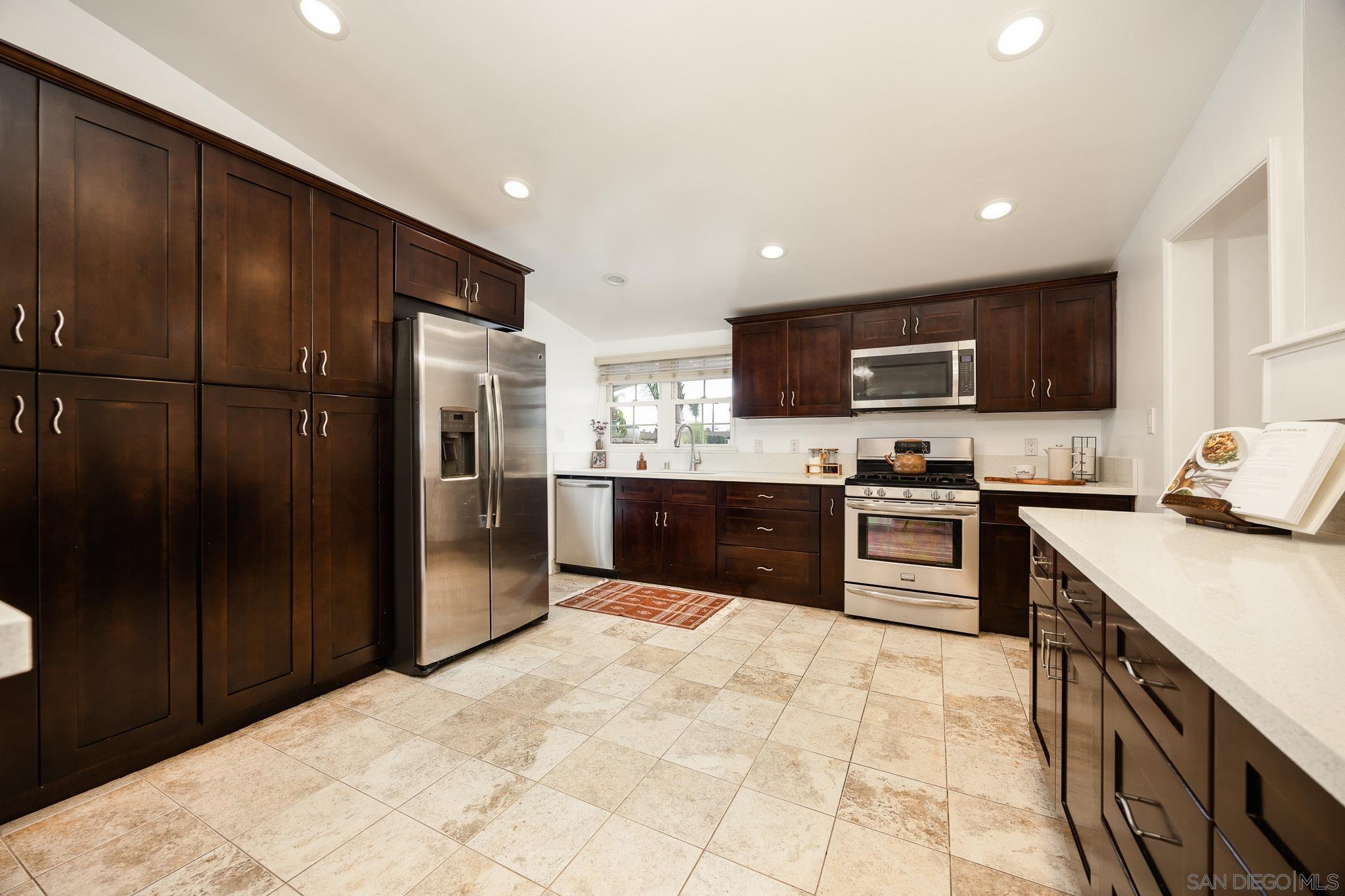 Detail Gallery Image 7 of 34 For 5506  Waring Rd, San Diego,  CA 92120 - 4 Beds | 2 Baths