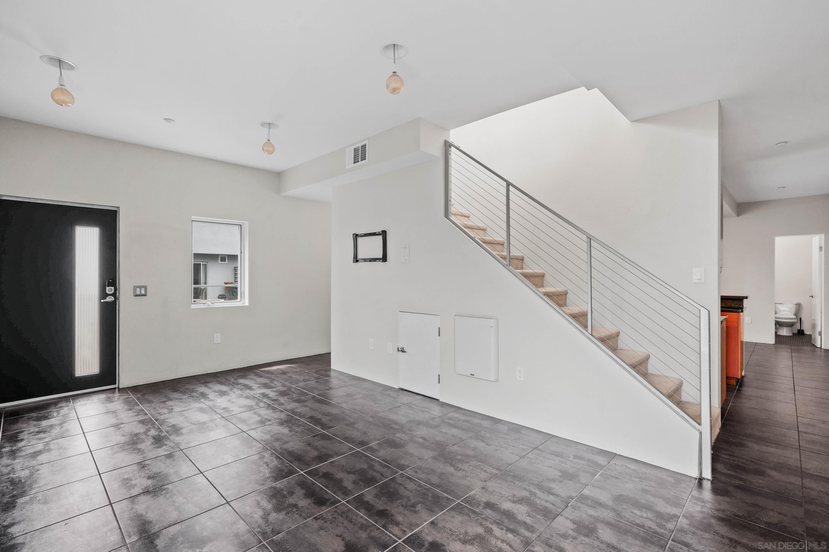 Detail Gallery Image 5 of 40 For 991  Sigsbee St, San Diego,  CA 92113 - 2 Beds | 2/1 Baths