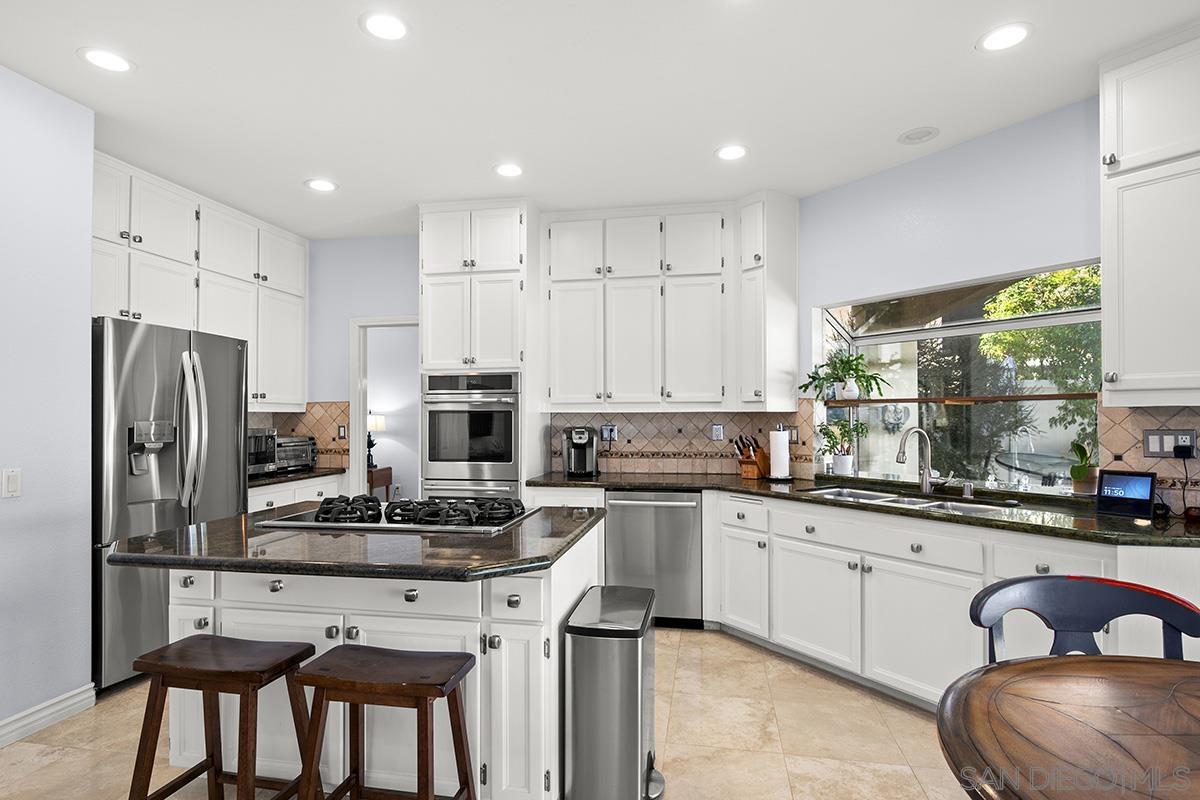 Detail Gallery Image 11 of 53 For 4582  Mercurio St, San Diego,  CA 92130 - 4 Beds | 3 Baths