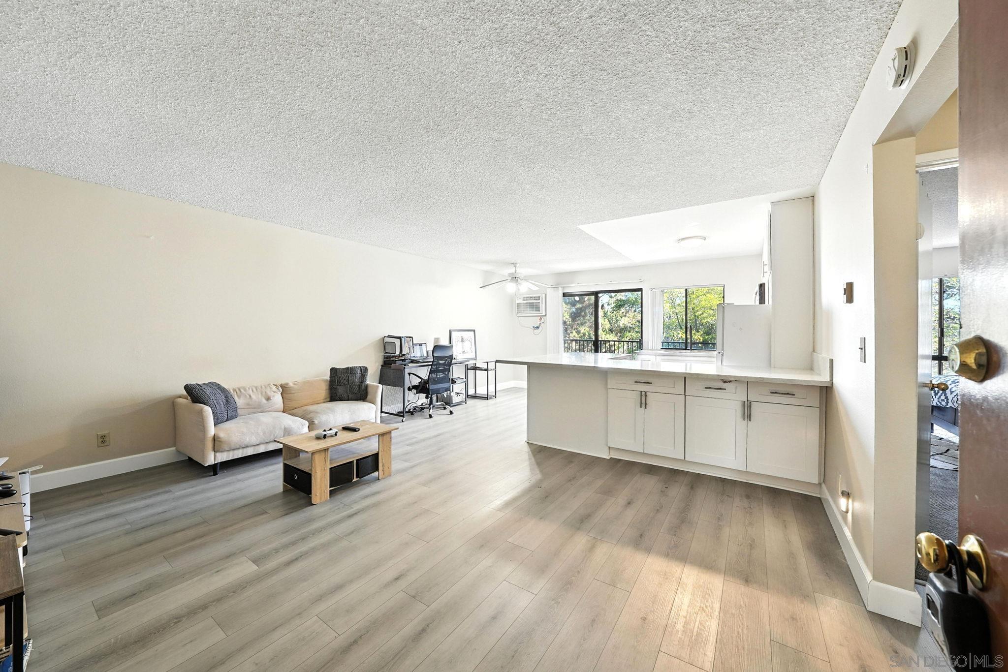 Front Image Thumbnail for SD250044067