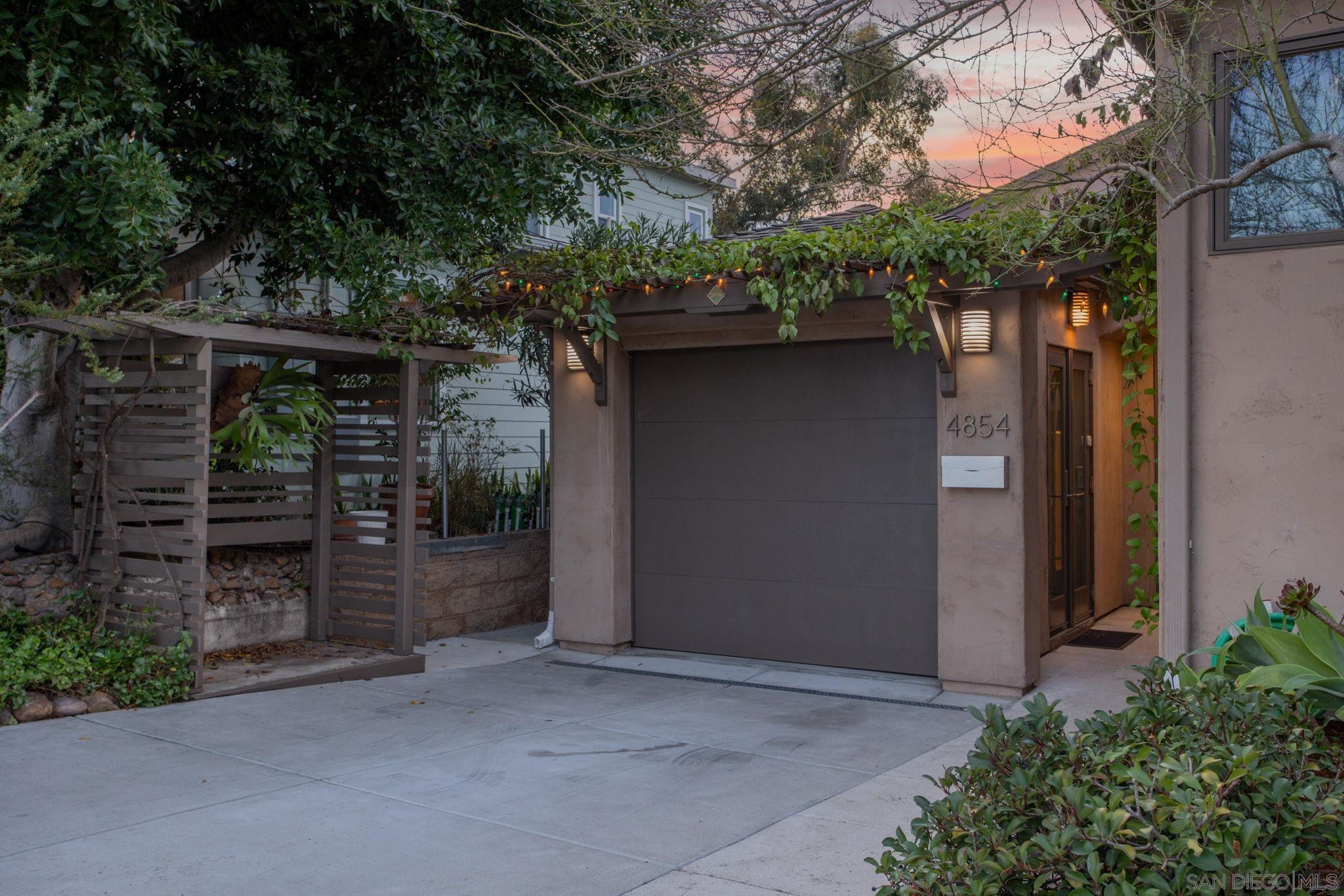 Detail Gallery Image 4 of 49 For 4854  39th St, San Diego,  CA 92116 - 3 Beds | 3 Baths