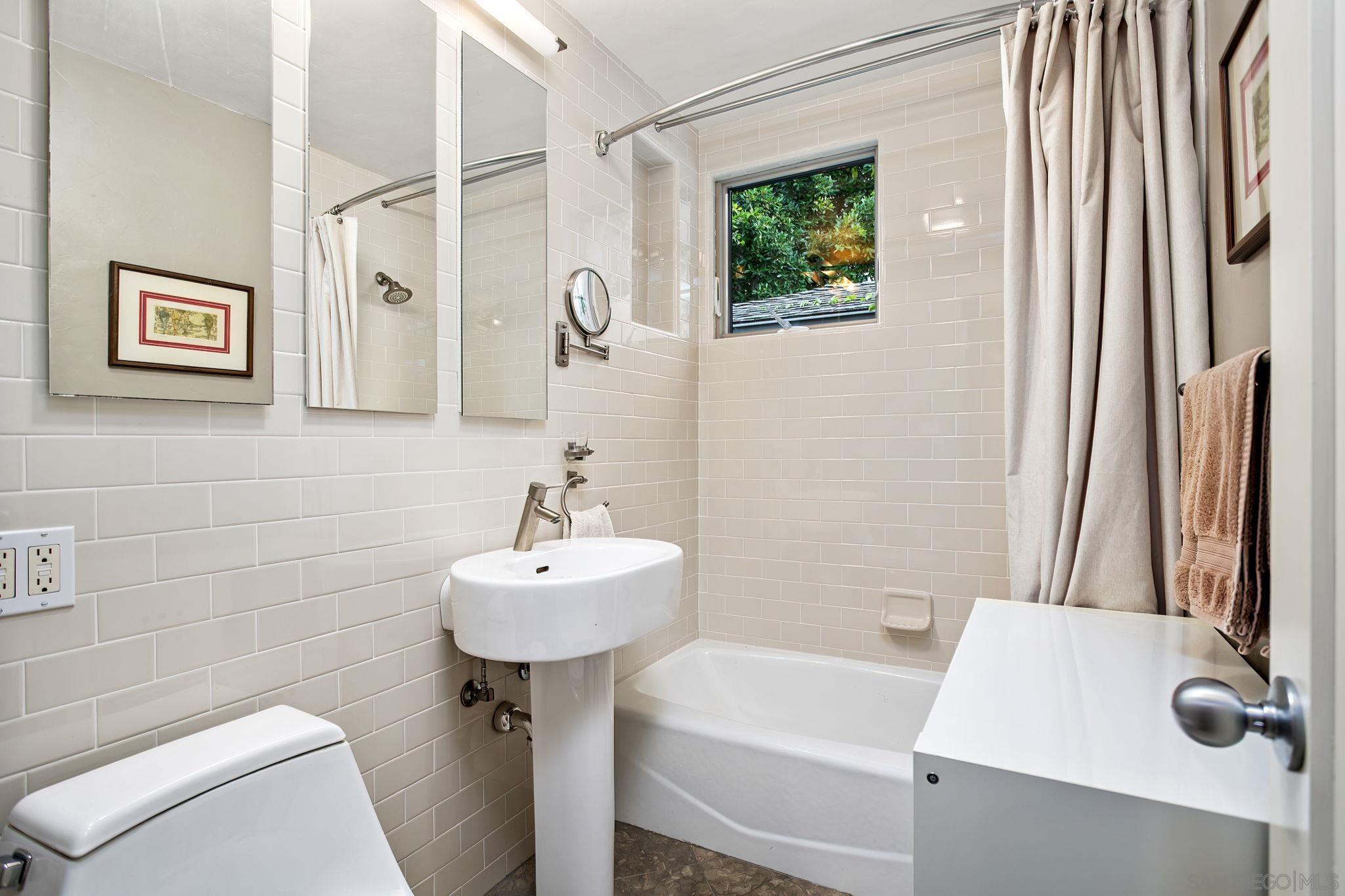 Detail Gallery Image 34 of 49 For 4854  39th St, San Diego,  CA 92116 - 3 Beds | 3 Baths