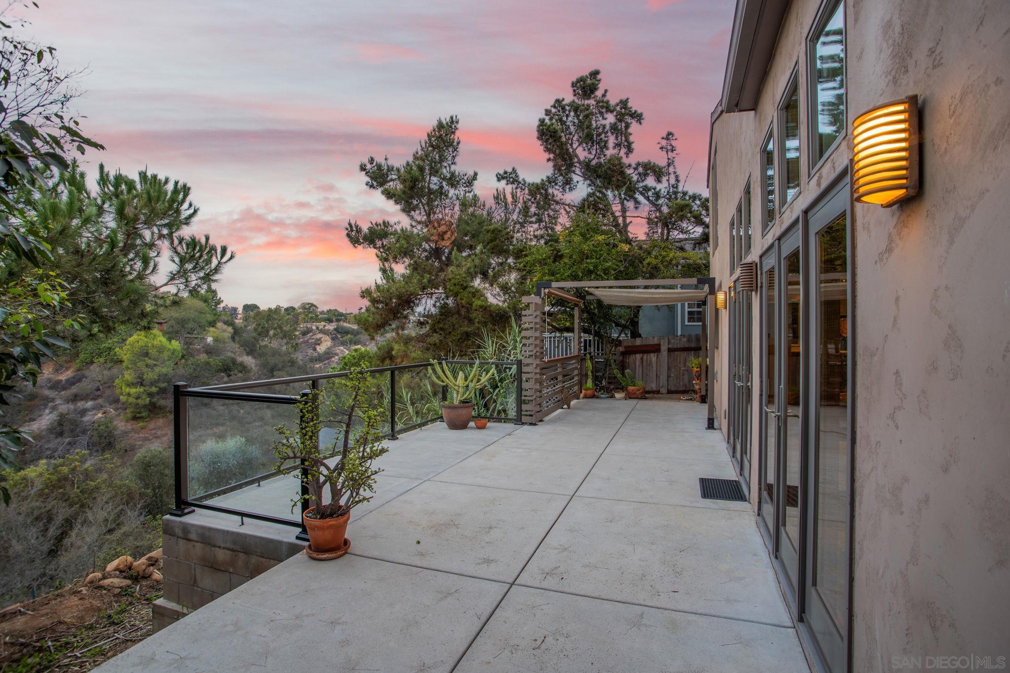 Detail Gallery Image 5 of 49 For 4854  39th St, San Diego,  CA 92116 - 3 Beds | 3 Baths