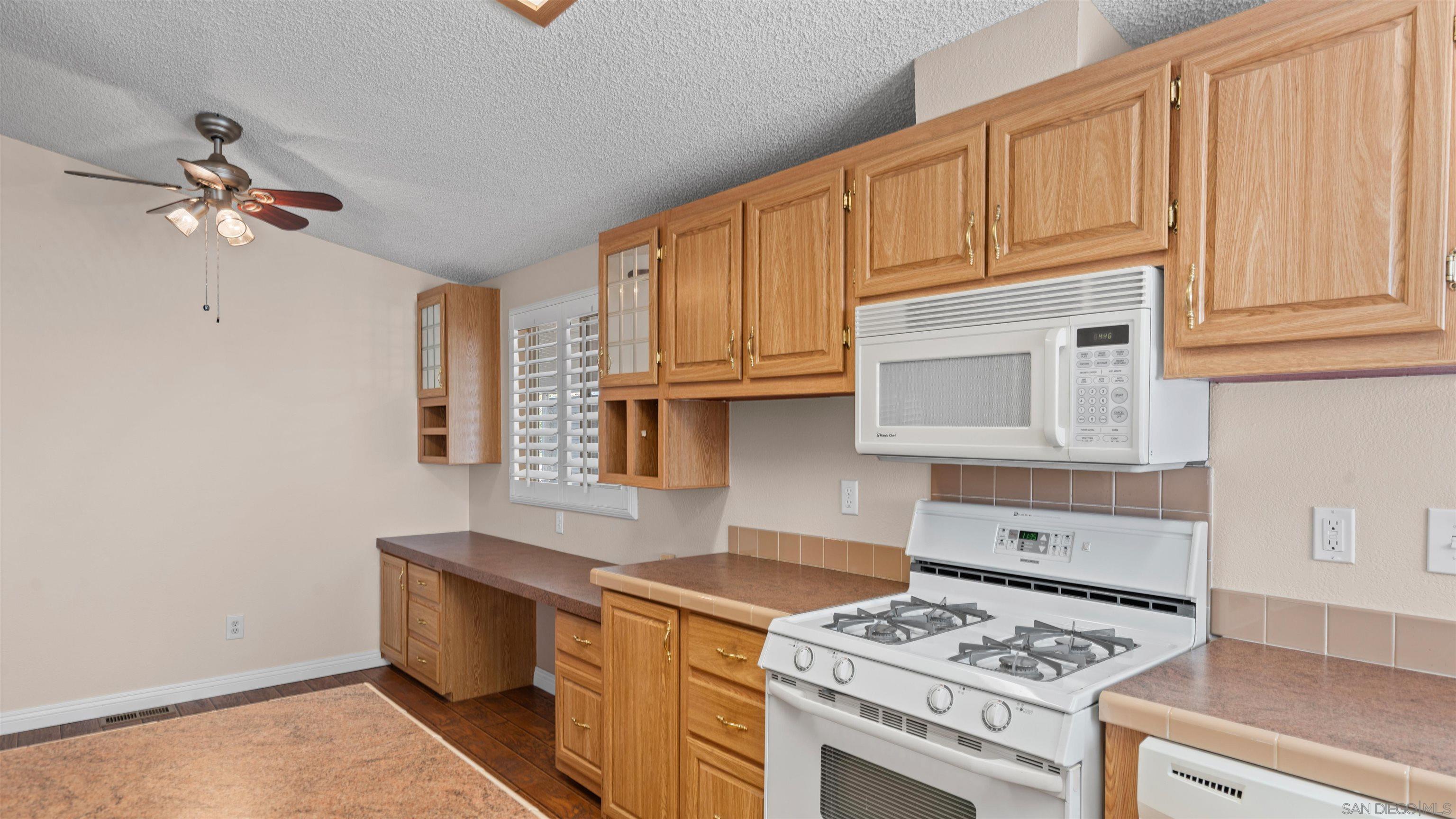 Detail Gallery Image 10 of 35 For 6460  Convoy Court  133, San Diego,  CA 92117 - 2 Beds | 2 Baths