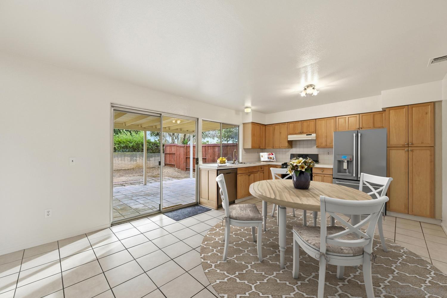 Detail Gallery Image 4 of 19 For 7969  Landon Pl, San Diego,  CA 92126 - 4 Beds | 2 Baths