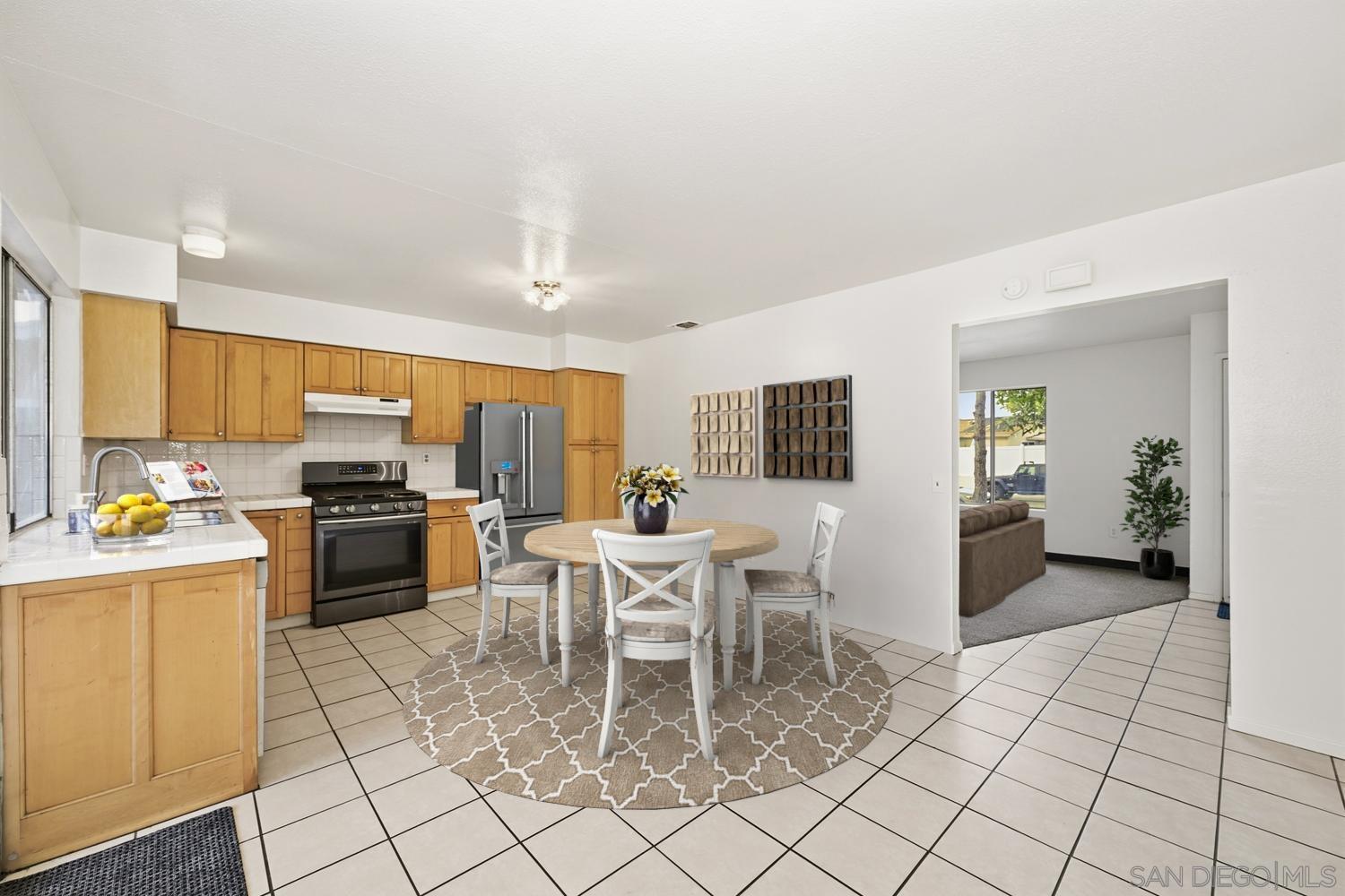 Detail Gallery Image 5 of 19 For 7969  Landon Pl, San Diego,  CA 92126 - 4 Beds | 2 Baths