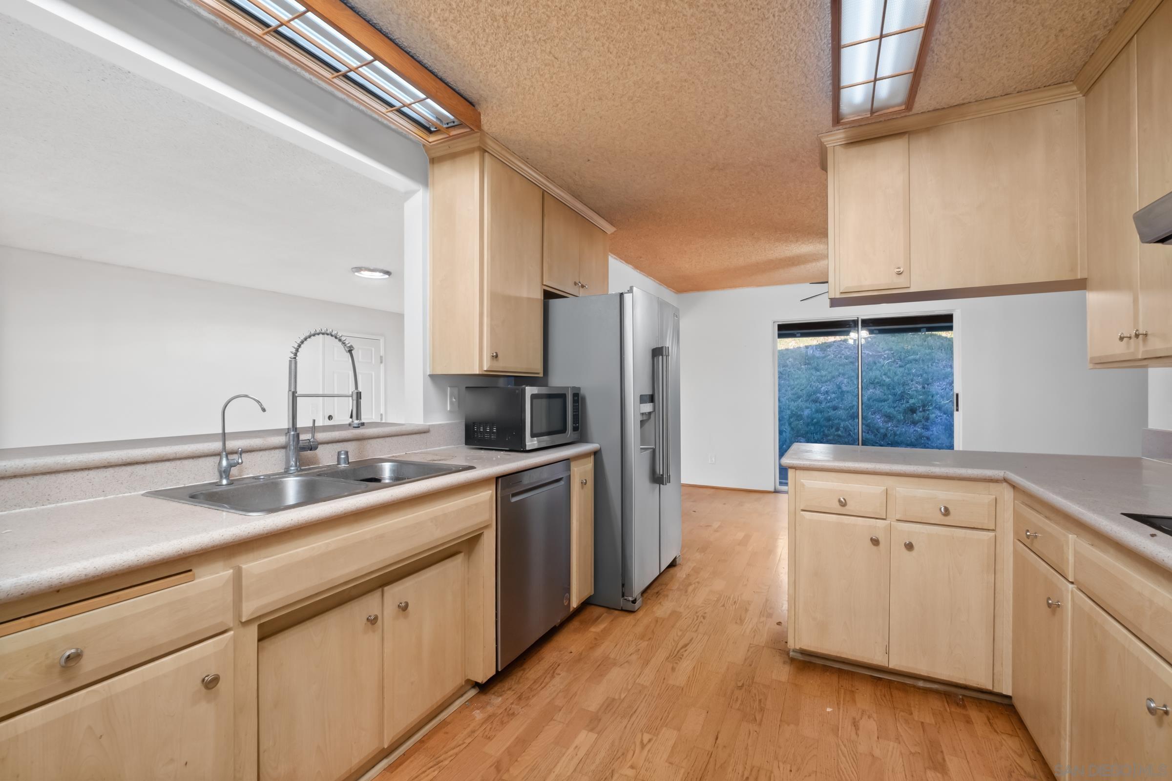 Detail Gallery Image 4 of 37 For 1540  Corsica Street, San Diego,  CA 92111 - 3 Beds | 2 Baths