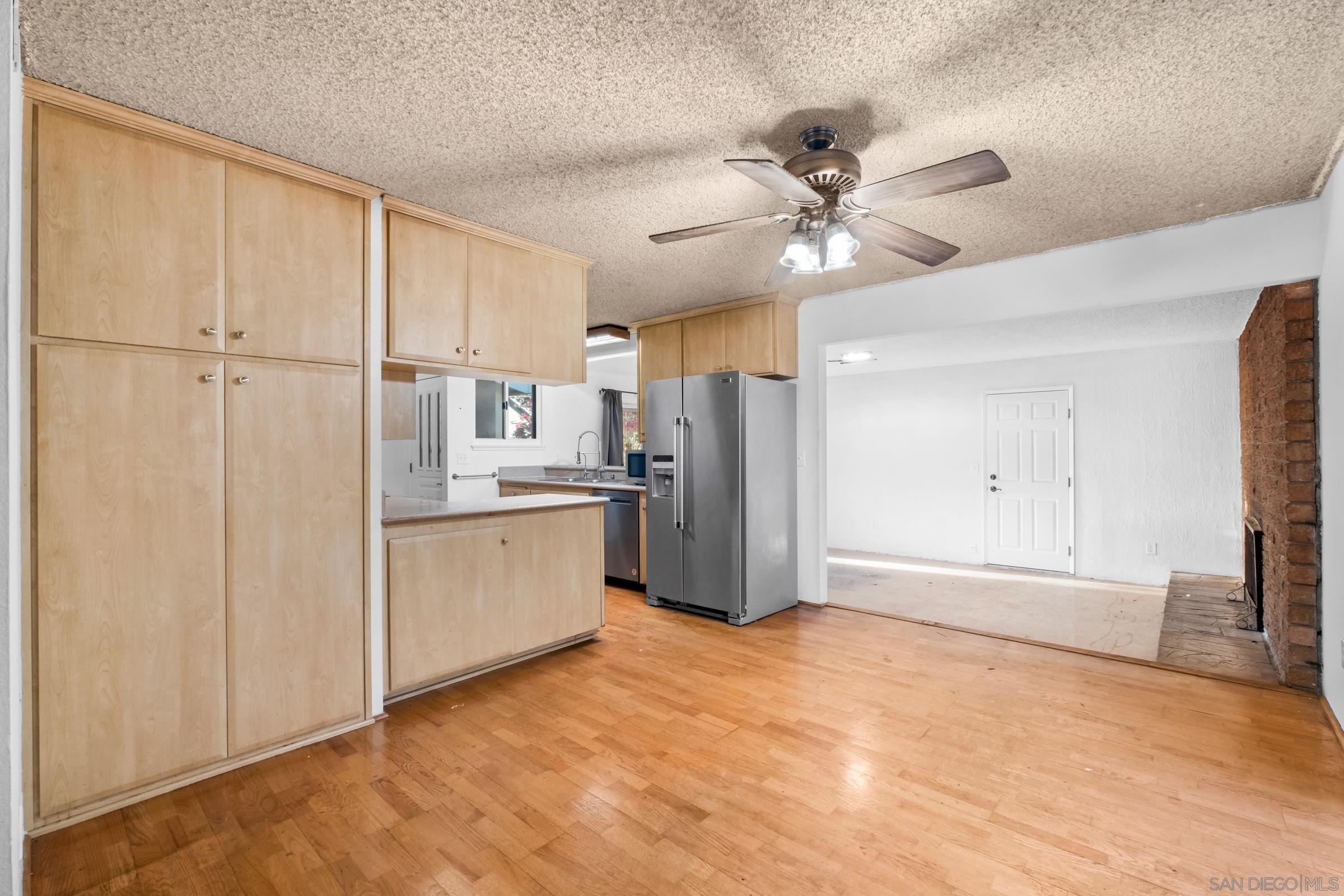 Detail Gallery Image 5 of 37 For 1540  Corsica Street, San Diego,  CA 92111 - 3 Beds | 2 Baths