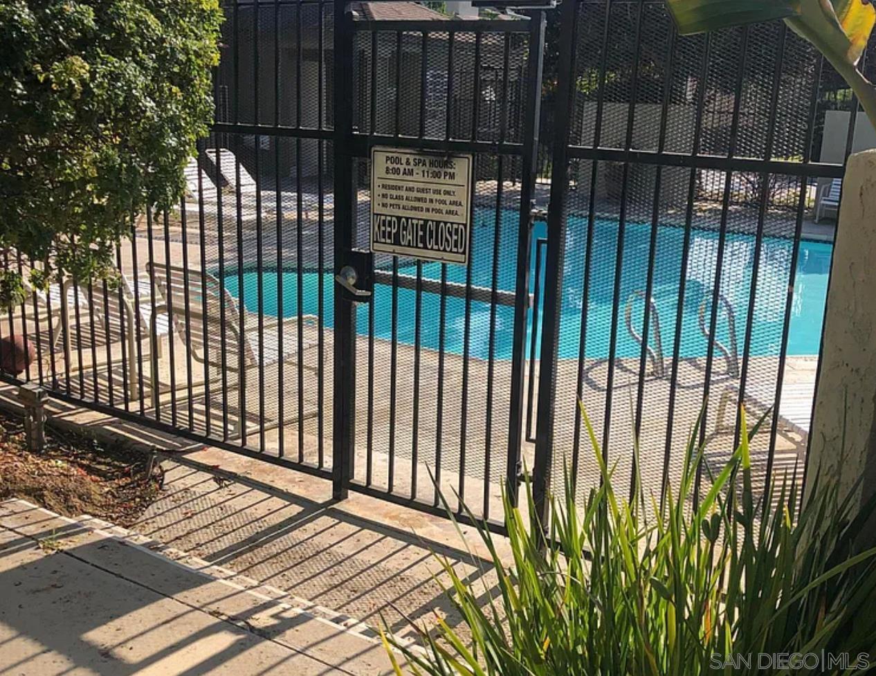 Detail Gallery Image 2 of 23 For 3312  Caminito Eastbluff  128, La Jolla,  CA 92037 - 3 Beds | 2/1 Baths