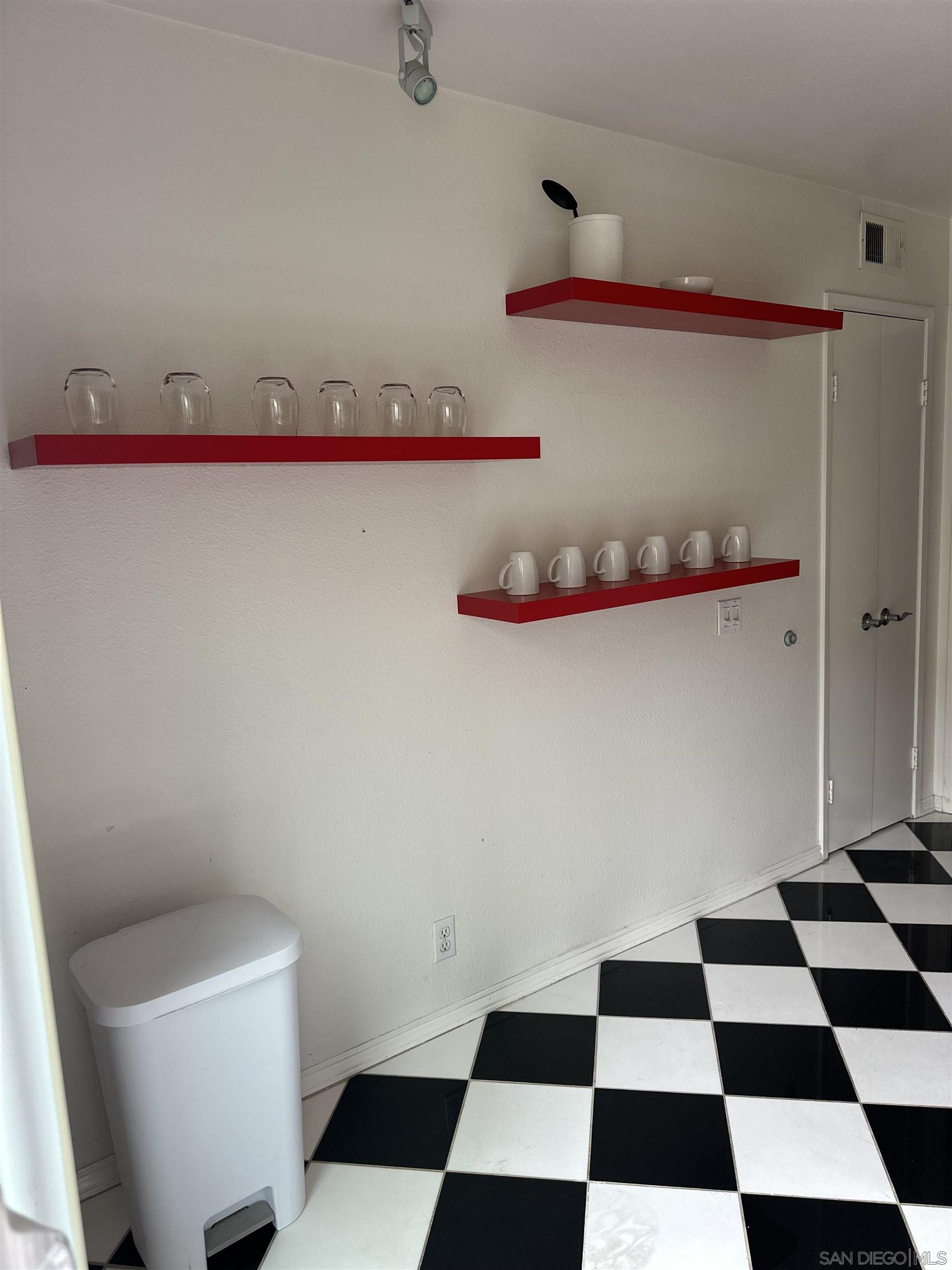 Detail Gallery Image 5 of 23 For 3312  Caminito Eastbluff  128, La Jolla,  CA 92037 - 3 Beds | 2/1 Baths