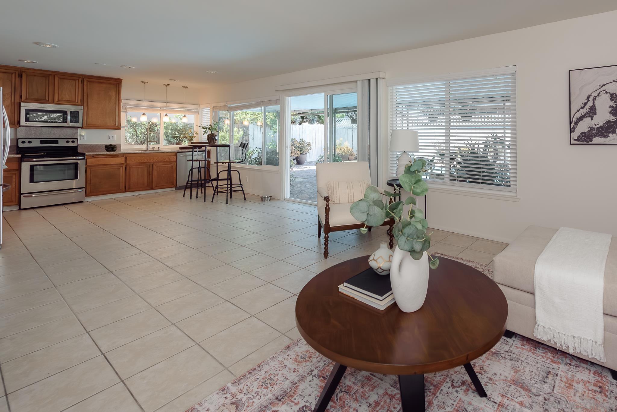 Detail Gallery Image 11 of 44 For 11368  Squamish Rd, San Diego,  CA 92126 - 4 Beds | 3 Baths