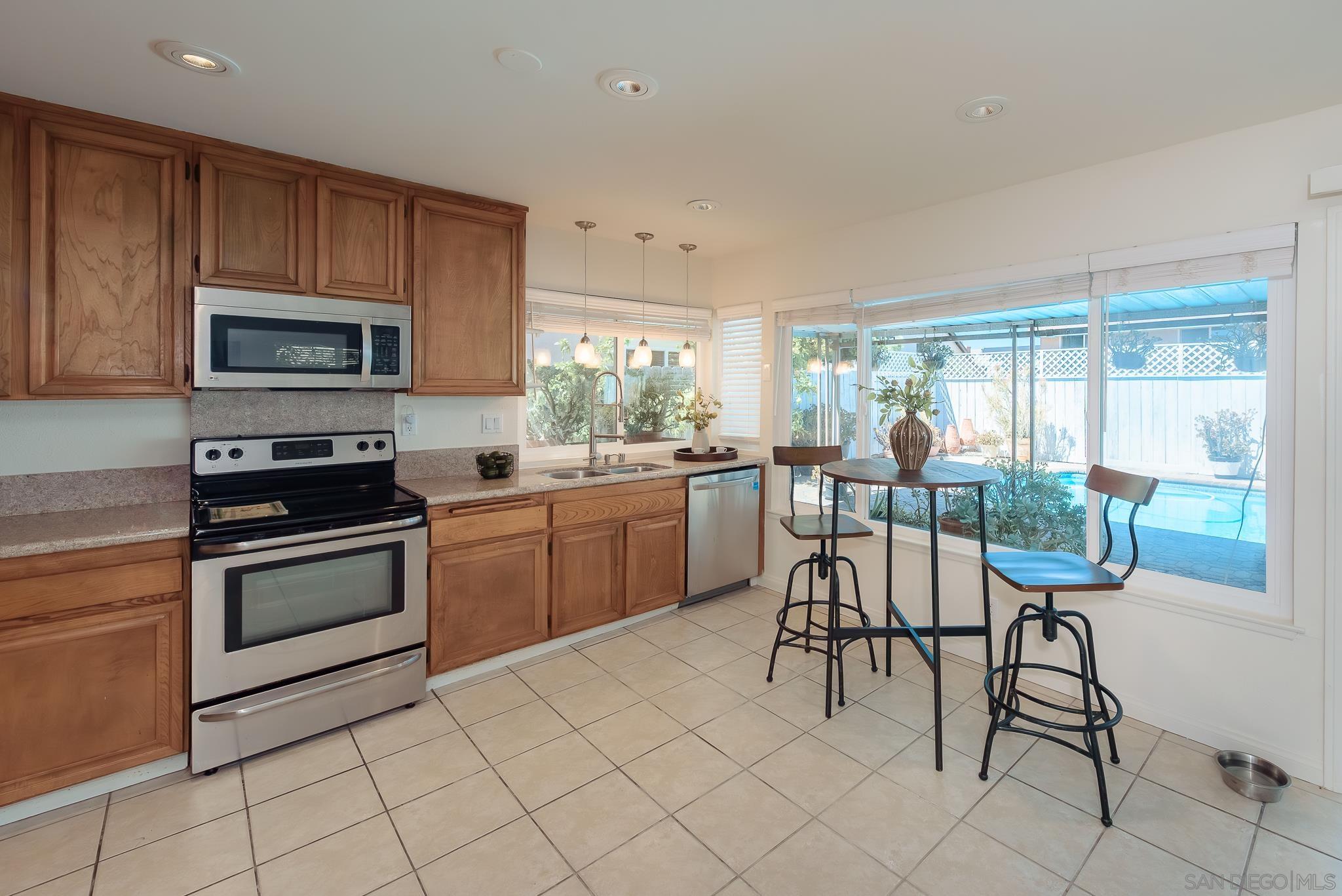 Detail Gallery Image 13 of 44 For 11368  Squamish Rd, San Diego,  CA 92126 - 4 Beds | 3 Baths