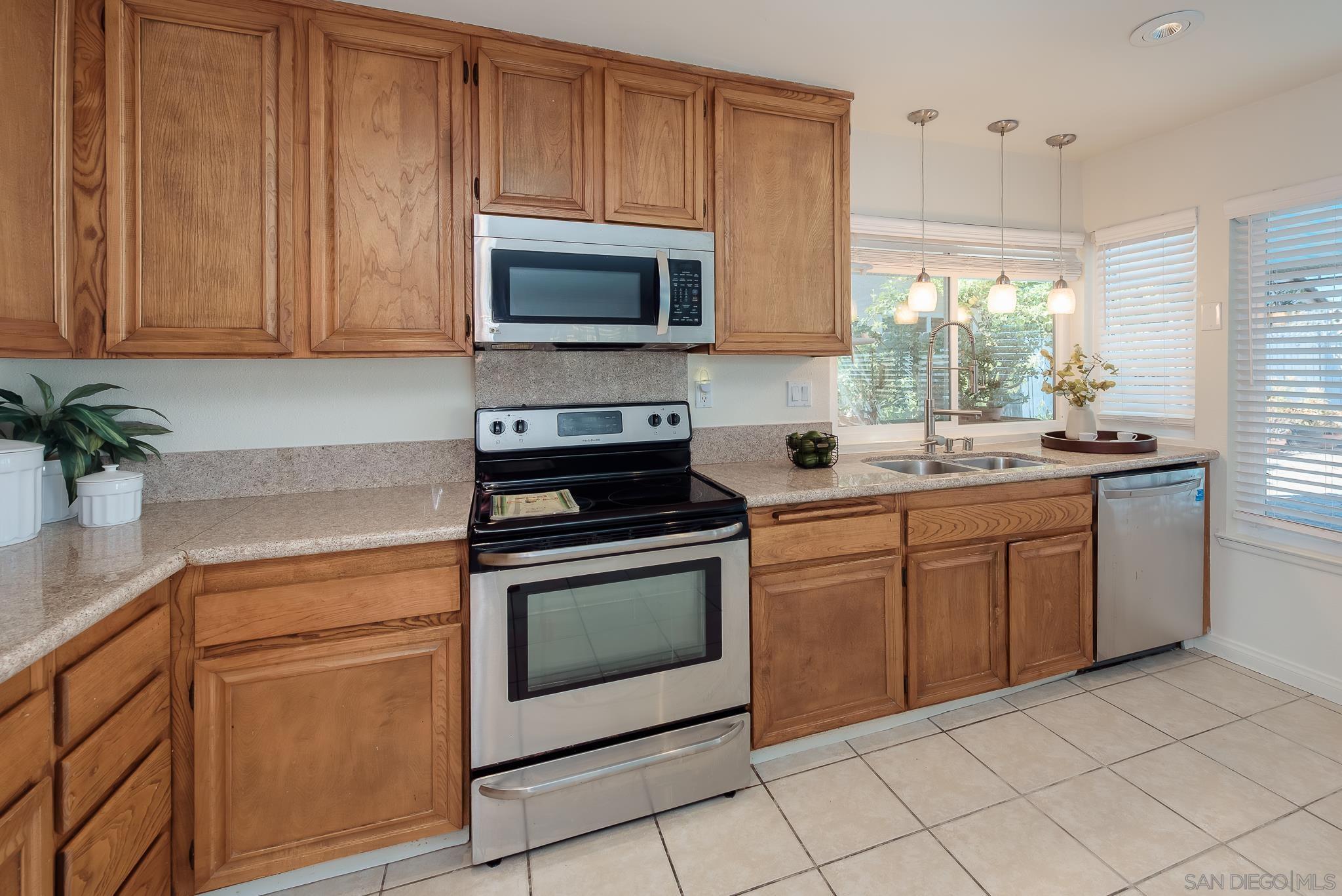 Detail Gallery Image 15 of 44 For 11368  Squamish Rd, San Diego,  CA 92126 - 4 Beds | 3 Baths