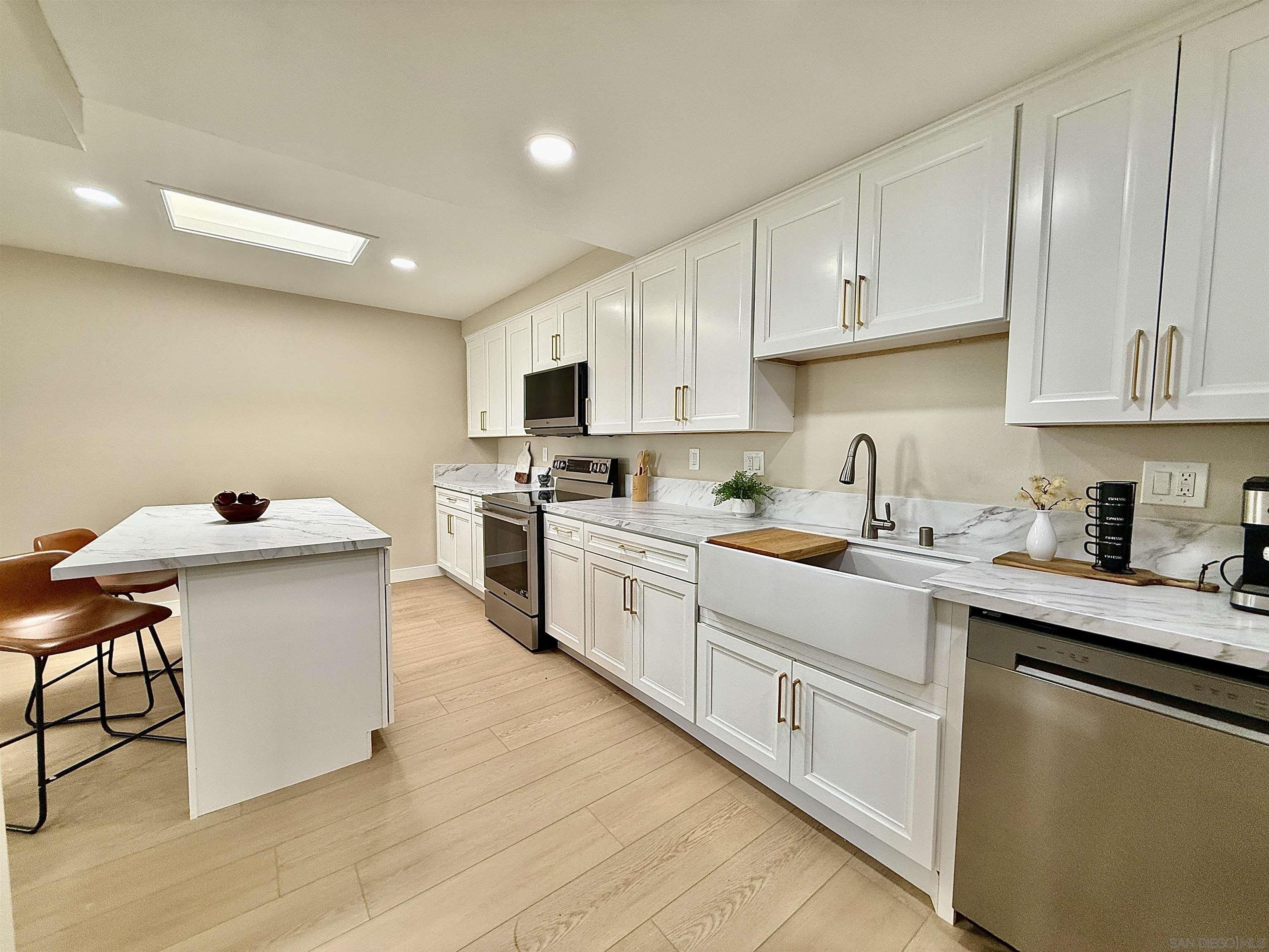 Detail Gallery Image 12 of 45 For 370  Rosecrans St  #302,  San Diego,  CA 92106 - 2 Beds | 2 Baths
